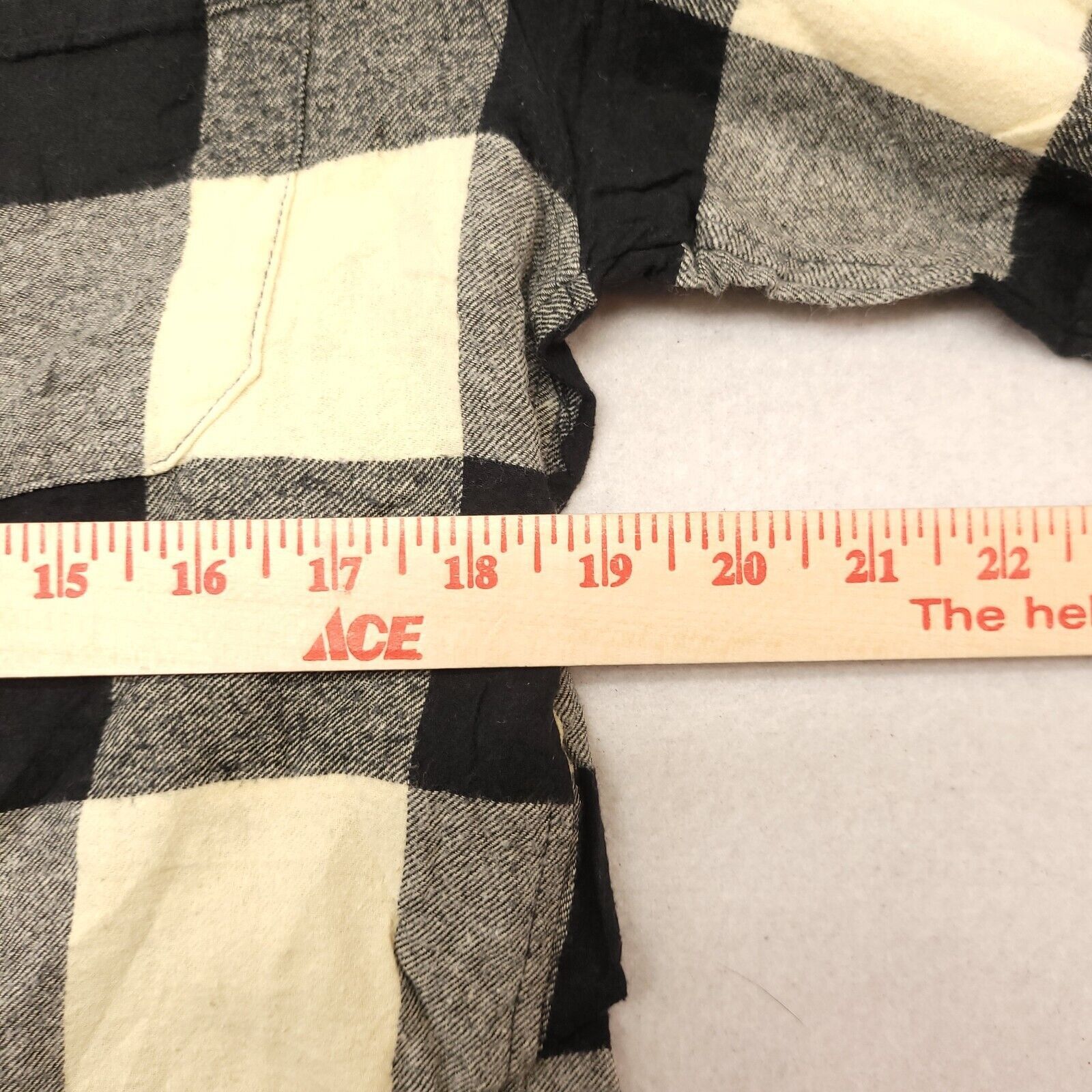 H&M H&M Buffalo Check Flannel Shirt Mens Size Medium M Black Size US M / EU 48-50 / 2 - 9 Thumbnail