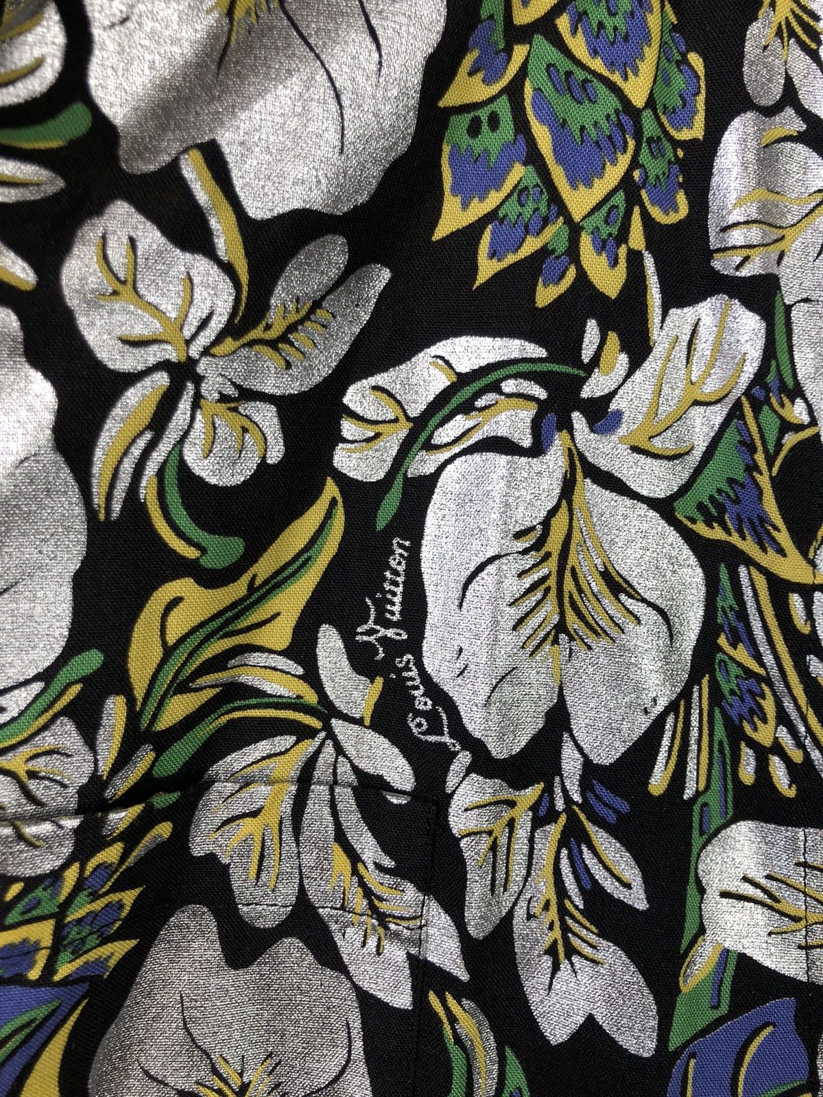 Louis Vuitton Louis Vuitton Hawaii Flowers Shirt Very Rare Made in Italy Size US XL / EU 56 / 4 - 5 Thumbnail