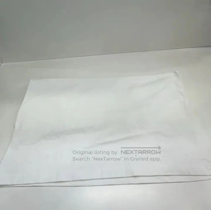 Balenciaga Balenciaga World Food Programme Logo T. Size US M / EU 48-50 / 2 - 7 Thumbnail