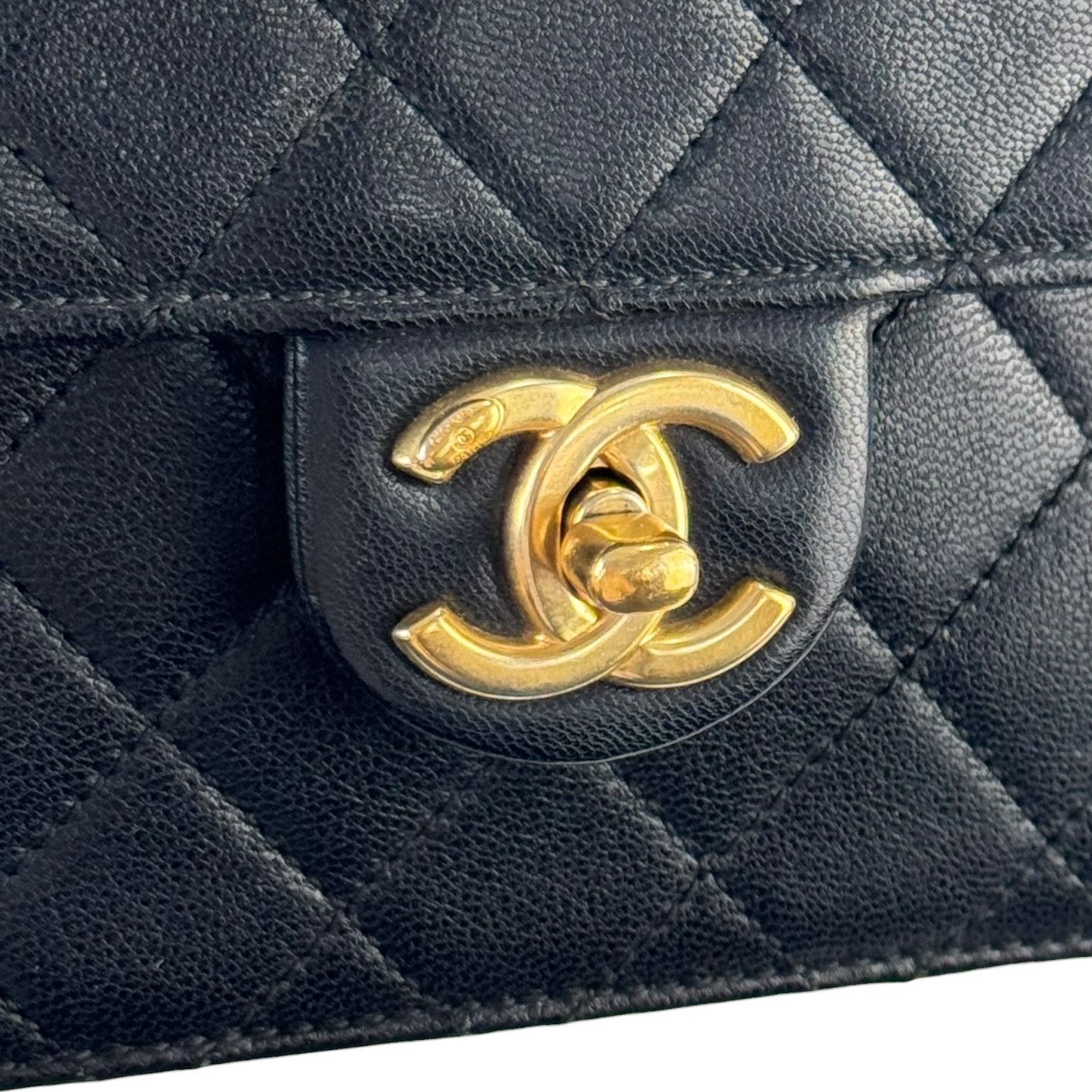 Chanel Chanel Chic Faux Pearl Mattelasse Flap Bag Size ONE SIZE - 13 Thumbnail