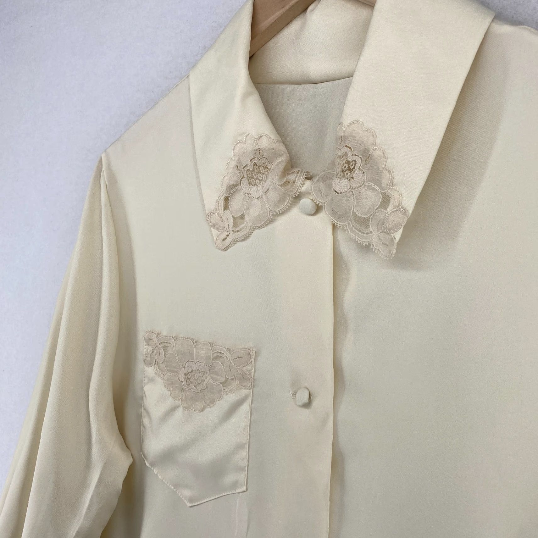 VINTAGE GOSSARD ARTEMIS Nightgown M Lace Trim Button Up Long Sleeve Ivory USA Gown Womens