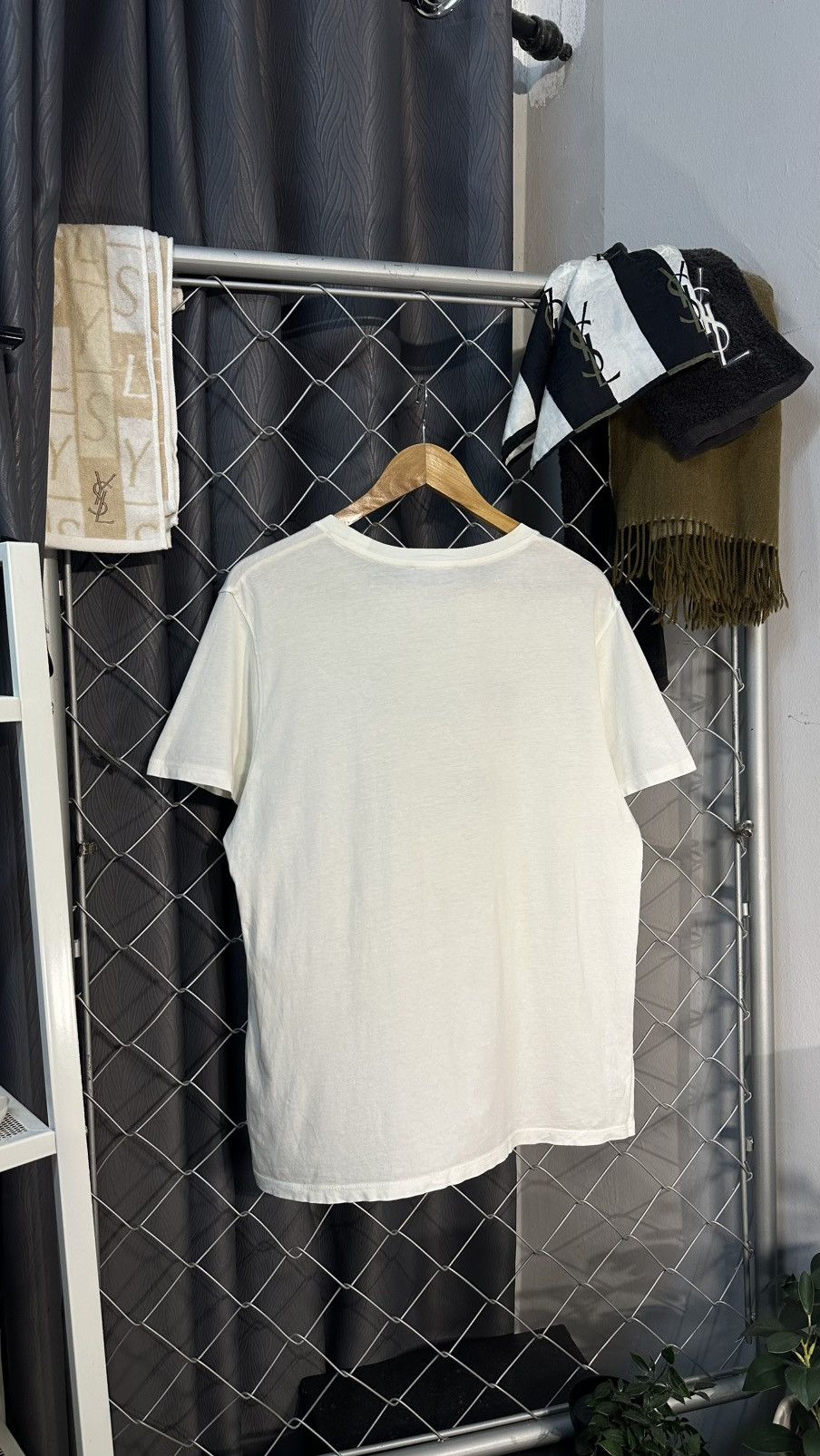 A.P.C. A.P.C Paris Graphic T-shirt featuring line art of Parisian Size US M / EU 48-50 / 2 - 7 Thumbnail