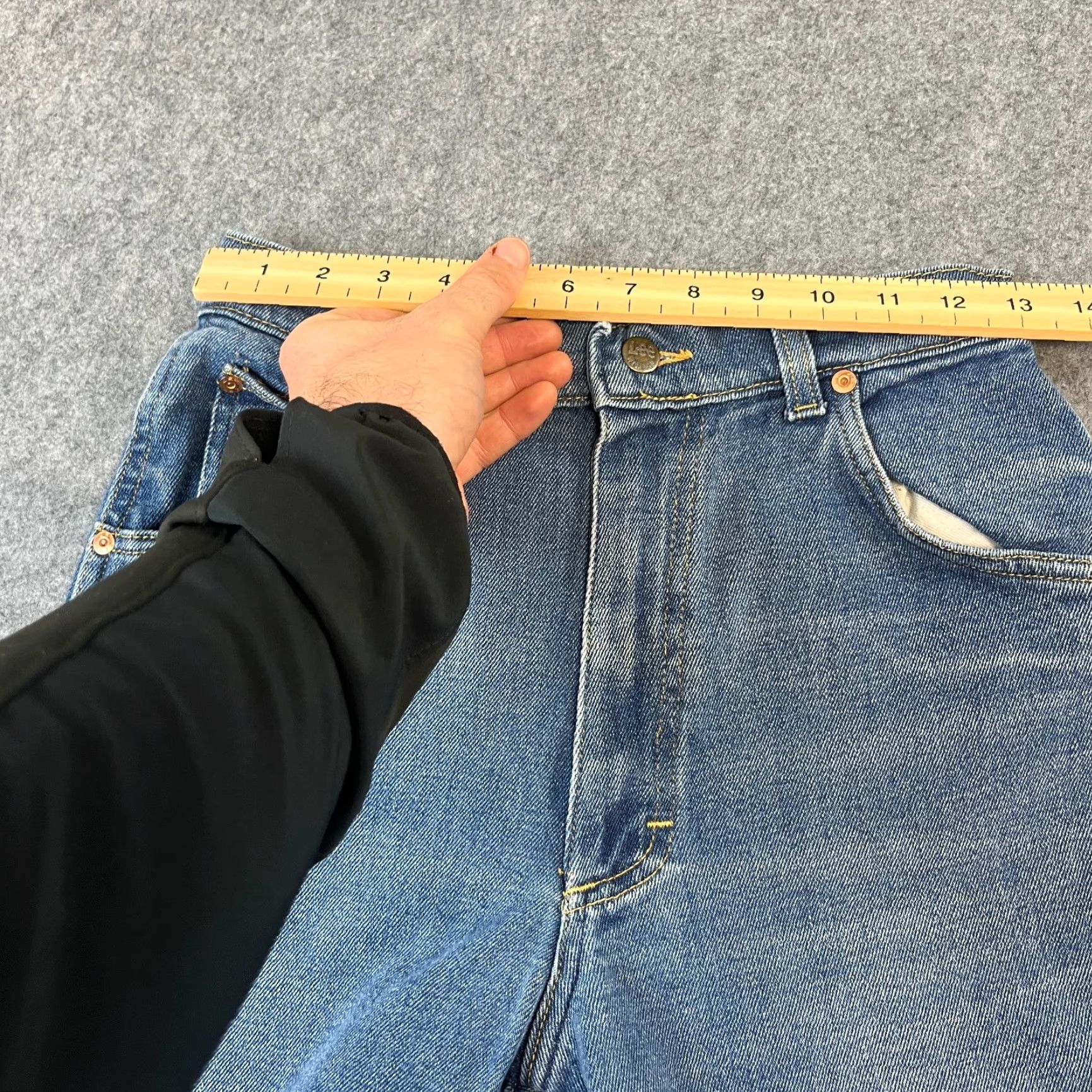 Lee VINTAGE Lee Riders Jeans Womens 26 30 UK 8 Relaxed Straight High Waist Mid Wash Denim Blue 5-Pocket Womens Jeans Boy? Size 30" / US 8 / IT 44 - 6 Thumbnail