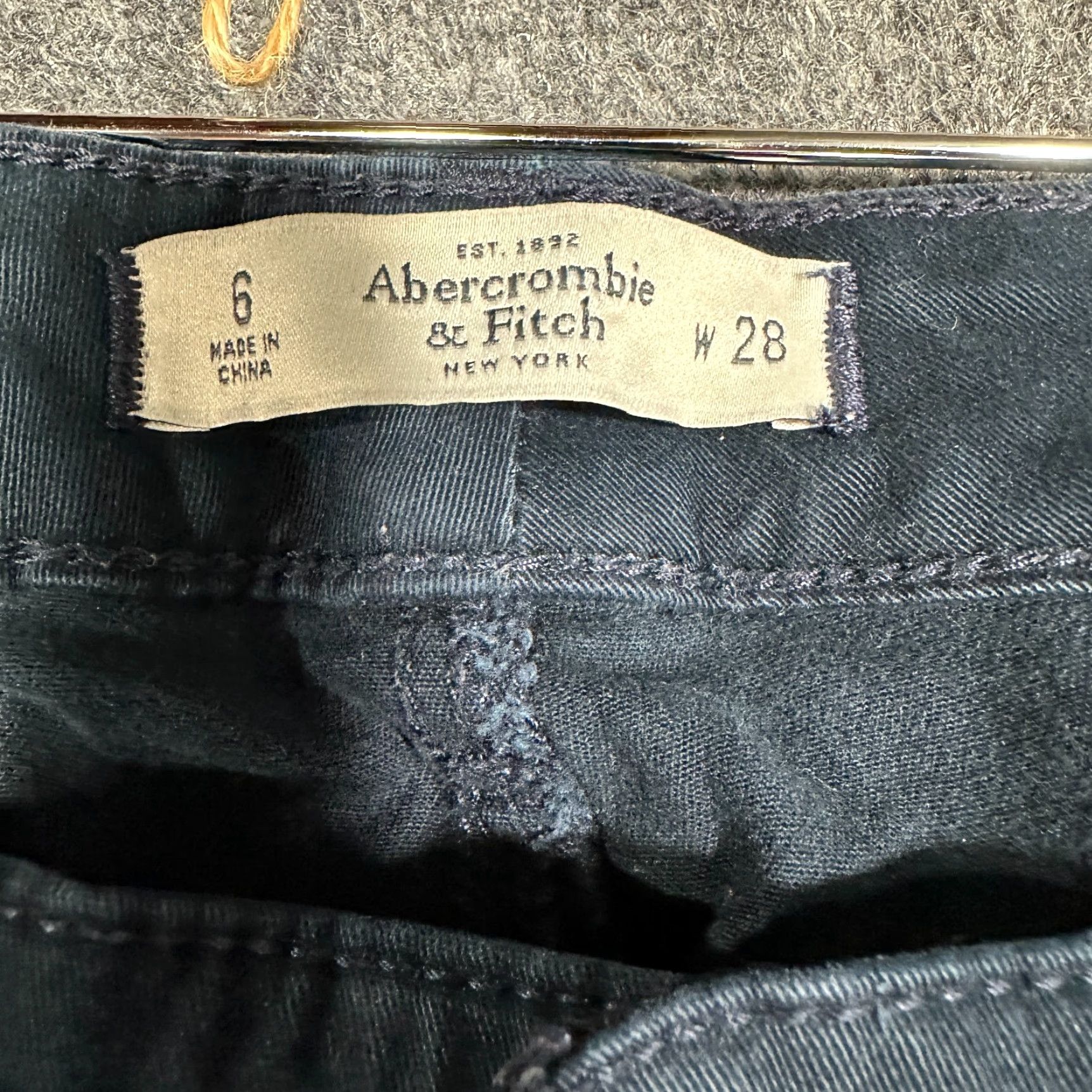 Abercrombie & Fitch Abercrombie & Fitch Jeans Women 28 Skinny Blue Cotton Blend Smooth Pockets denim Stretch Regular Rise 29 Inseam 29 Shirt? Size 28" / US 6 / IT 42 - 4 Thumbnail