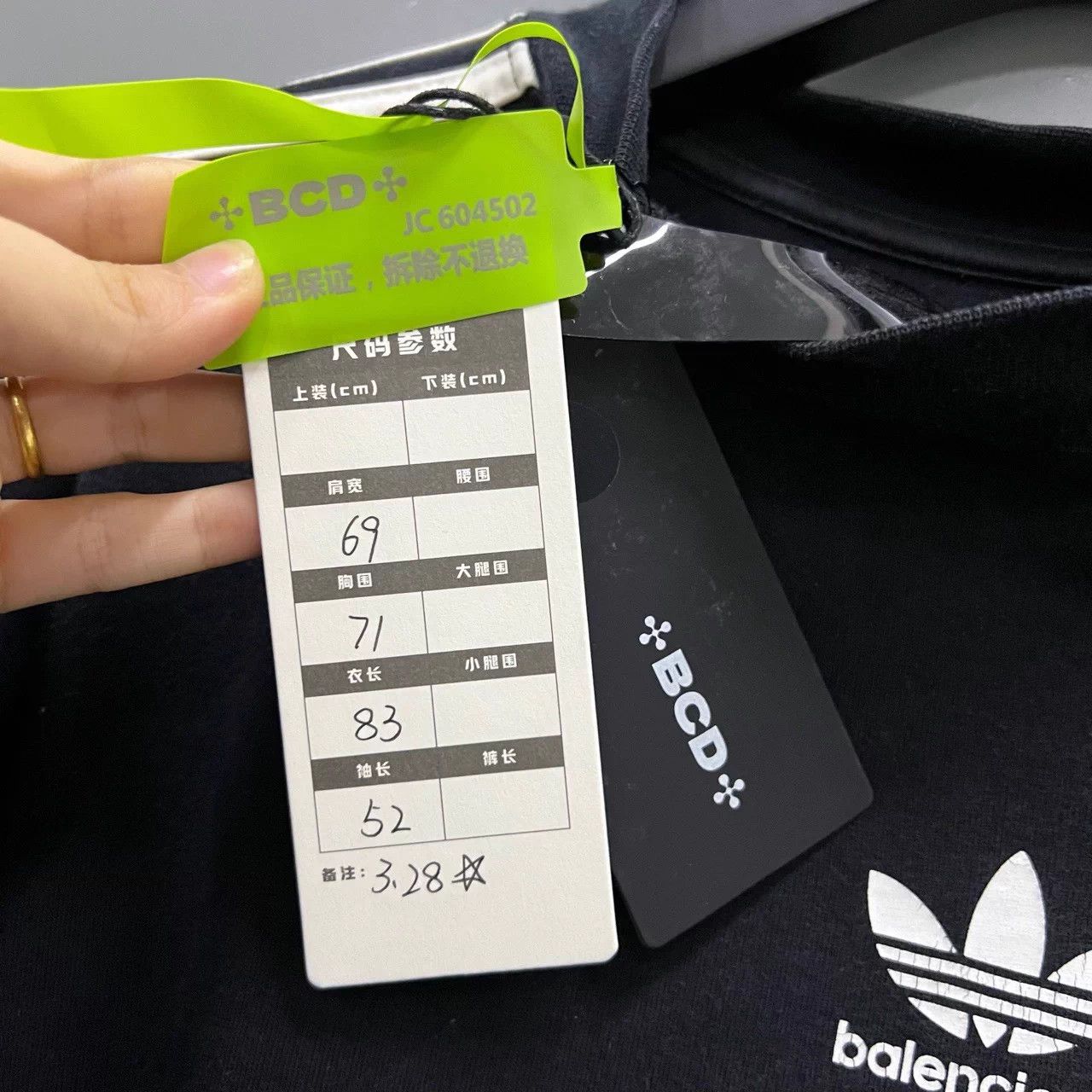 Balenciaga Balenciaga x Adidas blk mini logo longsleeve 9/10 jc604502 Size US M / EU 48-50 / 2 - 3 Thumbnail