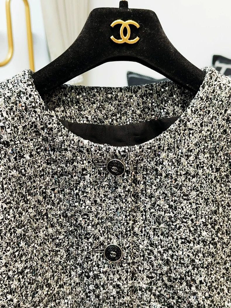 Chanel Chanel 21B autumn and winter preview silver 36-size sequin Size XS / US 0-2 / IT 36-38 - 4 Thumbnail