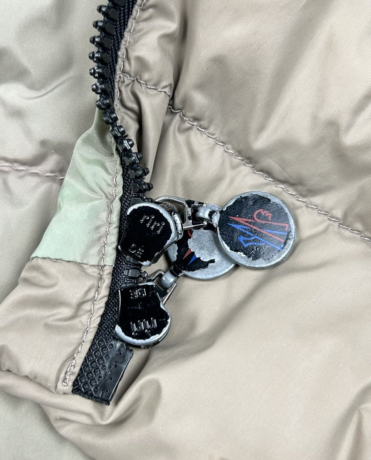 Moncler × Vintage Vintage Moncler Gaelle Down Vest Gilet Size XL / US 12-14 / IT 48-50 - 16 Thumbnail