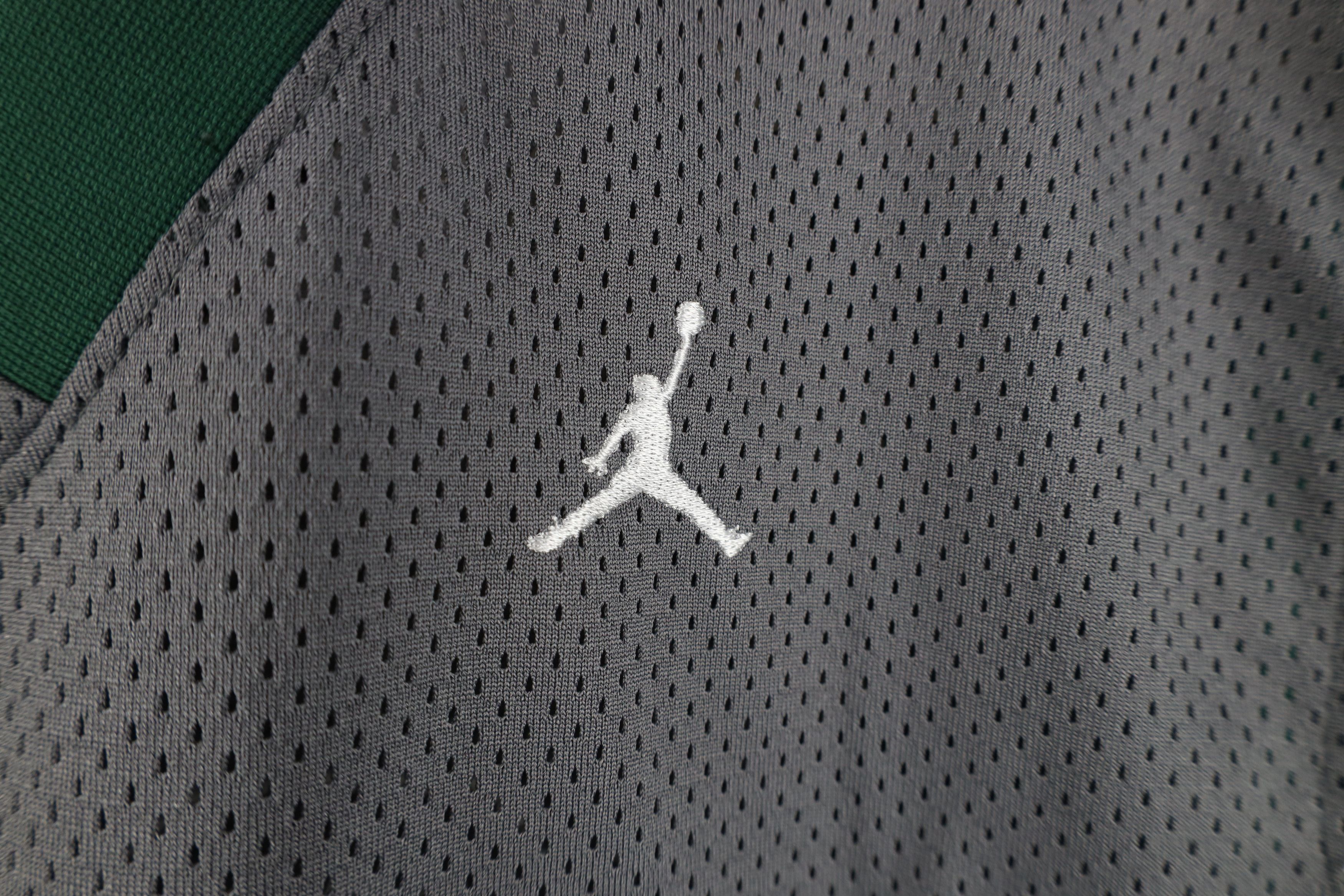 Nike × Vintage Vintage Nike Air Jordan Mesh Basketball Jersey #23 Size US L / EU 52-54 / 3 - 4 Thumbnail