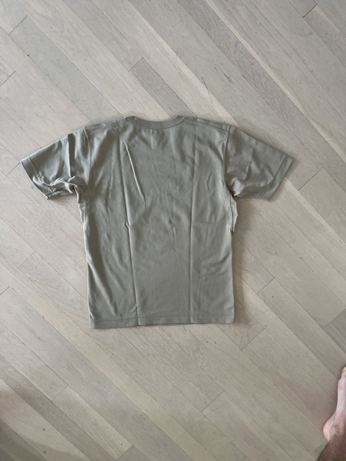 Uniqlo Uniqlo Beige Short Sleeve Tee Size US XS / EU 42 / 0 - 2 Thumbnail