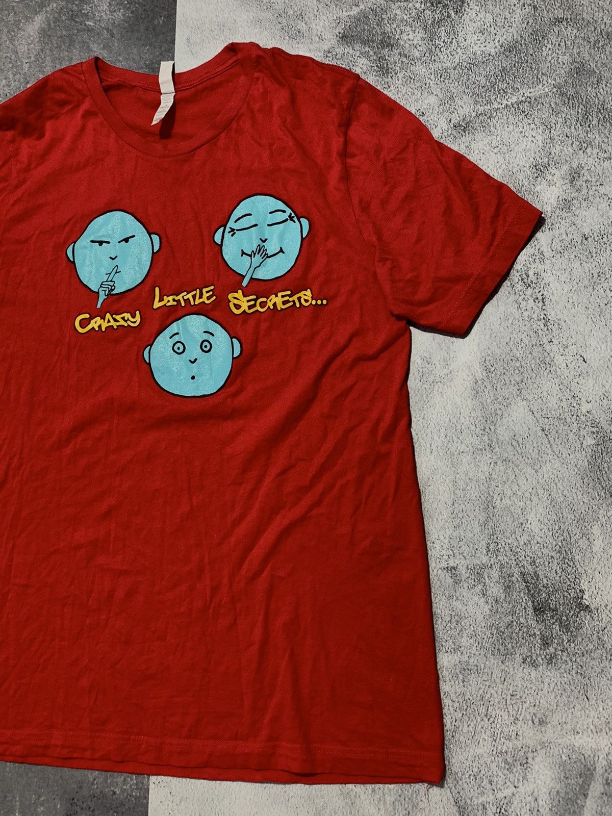 Band Tees × Vintage Vintage Y2K Crazy Little Secrets band tee big logo size XL Size US XL / EU 56 / 4 - 3 Thumbnail