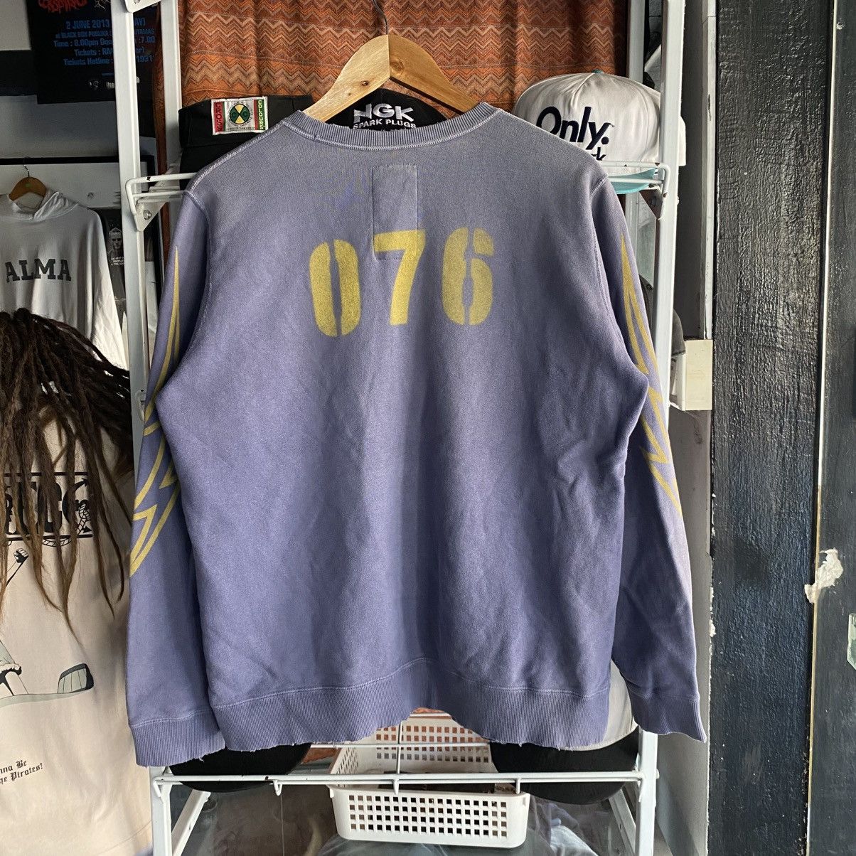 WHIZ LIMITED 09AW Faded Wash Crewneck Sweatshirt w/ Lightning Bolt Crest Size US M / EU 48-50 / 2 - 2 Thumbnail
