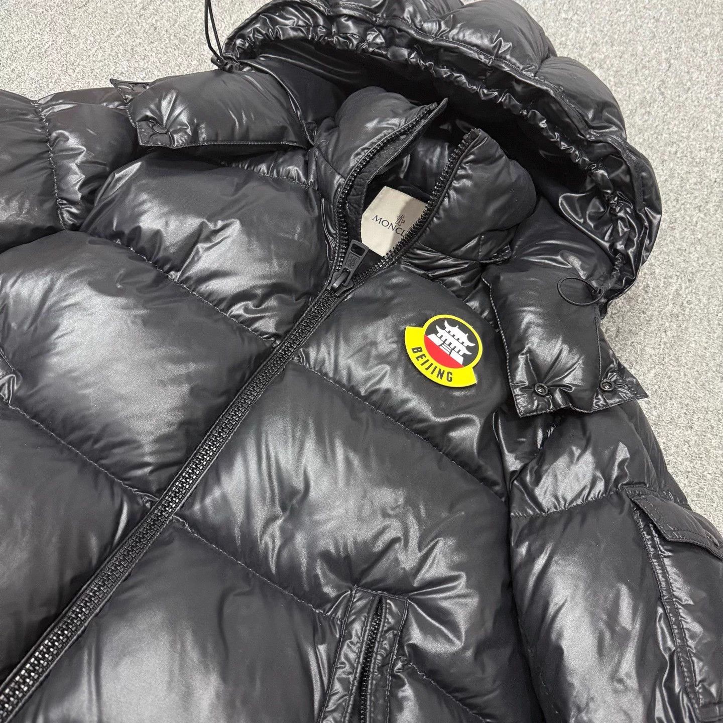 Moncler Moncler Aspin black shiny down jacket size 2 mint Size M / US 6-8 / IT 42-44 - 3 Thumbnail