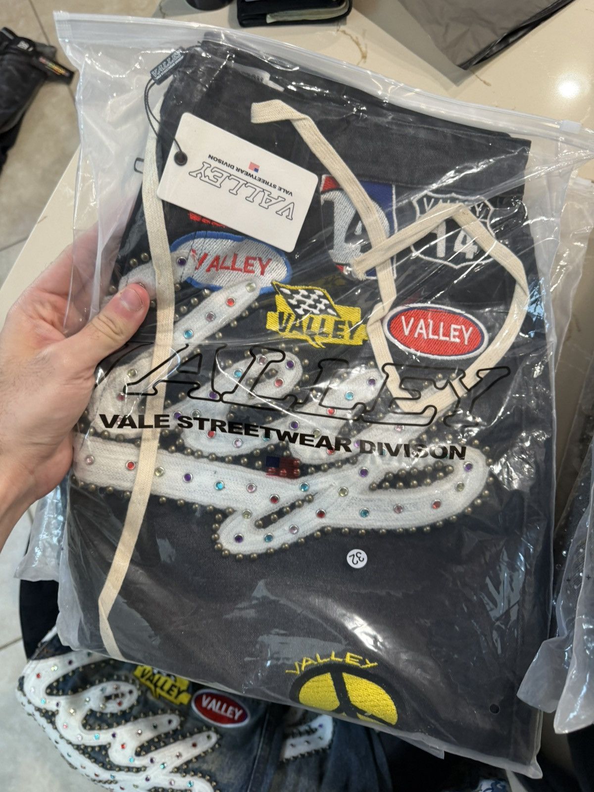 Vale Vale Forever Black 1980s Patchwork Jorts – Black – New 32 Size US 32 / EU 48 - 7 Thumbnail