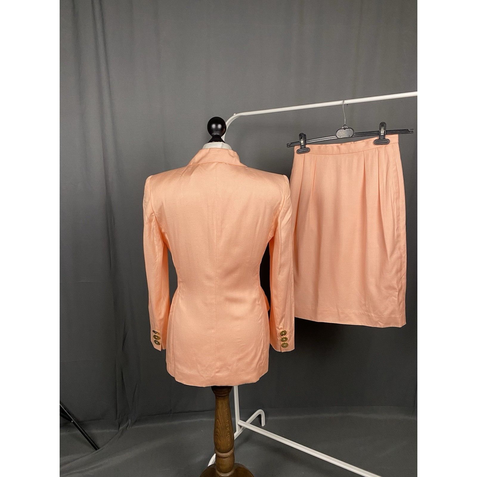 Dior Christian Dior Women's Pink 2 Piece Double Breasted Skirt S Size M / US 6-8 / IT 42-44 - 7 Thumbnail
