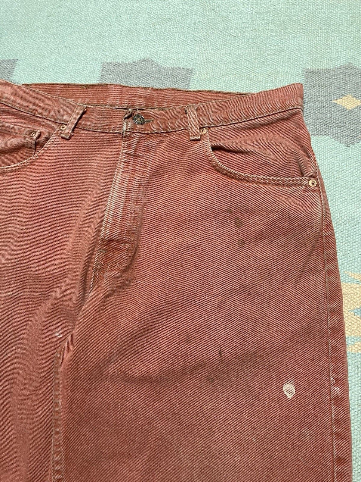 Vintage 90s Levis 560 jeans faded salmon paint baggy tapered 34x34 Size US 34 / EU 50 - 4 Thumbnail