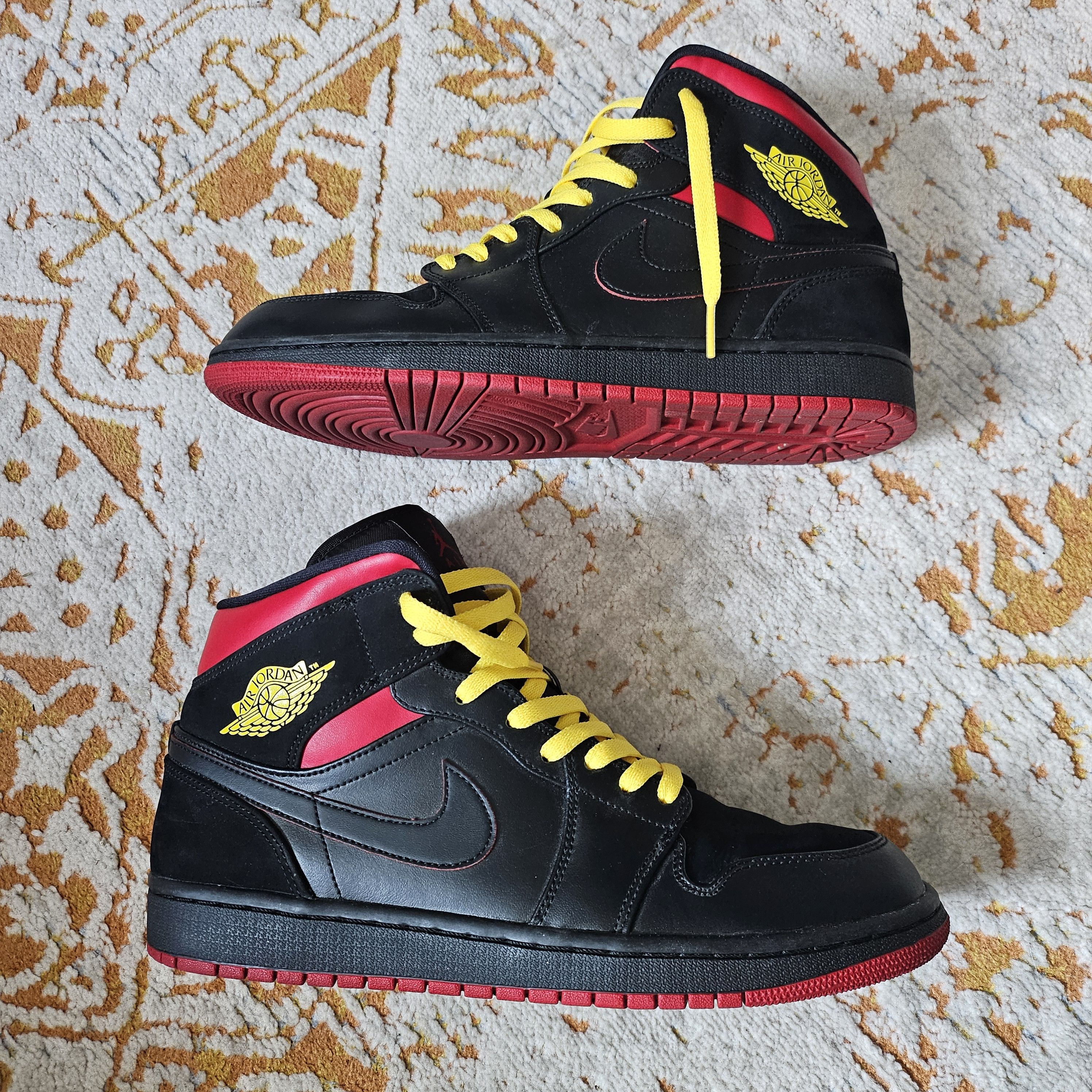Jordan Brand × Nike Air Jordan 1 "Last Shot" size 10.5 Size US 10.5 / EU 43-44 - 2 Thumbnail
