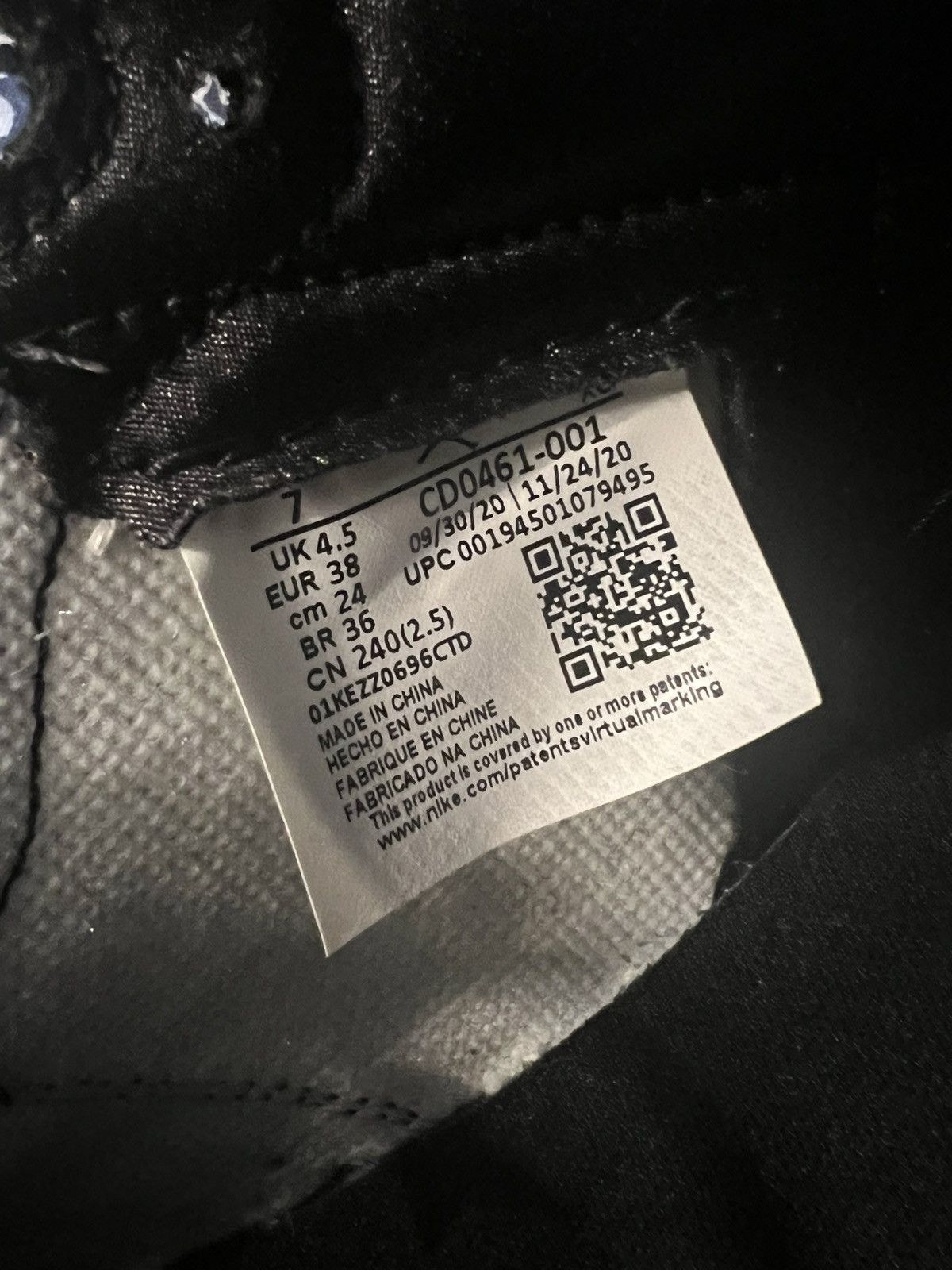 Nike Wmns Jordan 1 Retro High OG Silver Toes Size US 7 / IT 37 - 6 Thumbnail