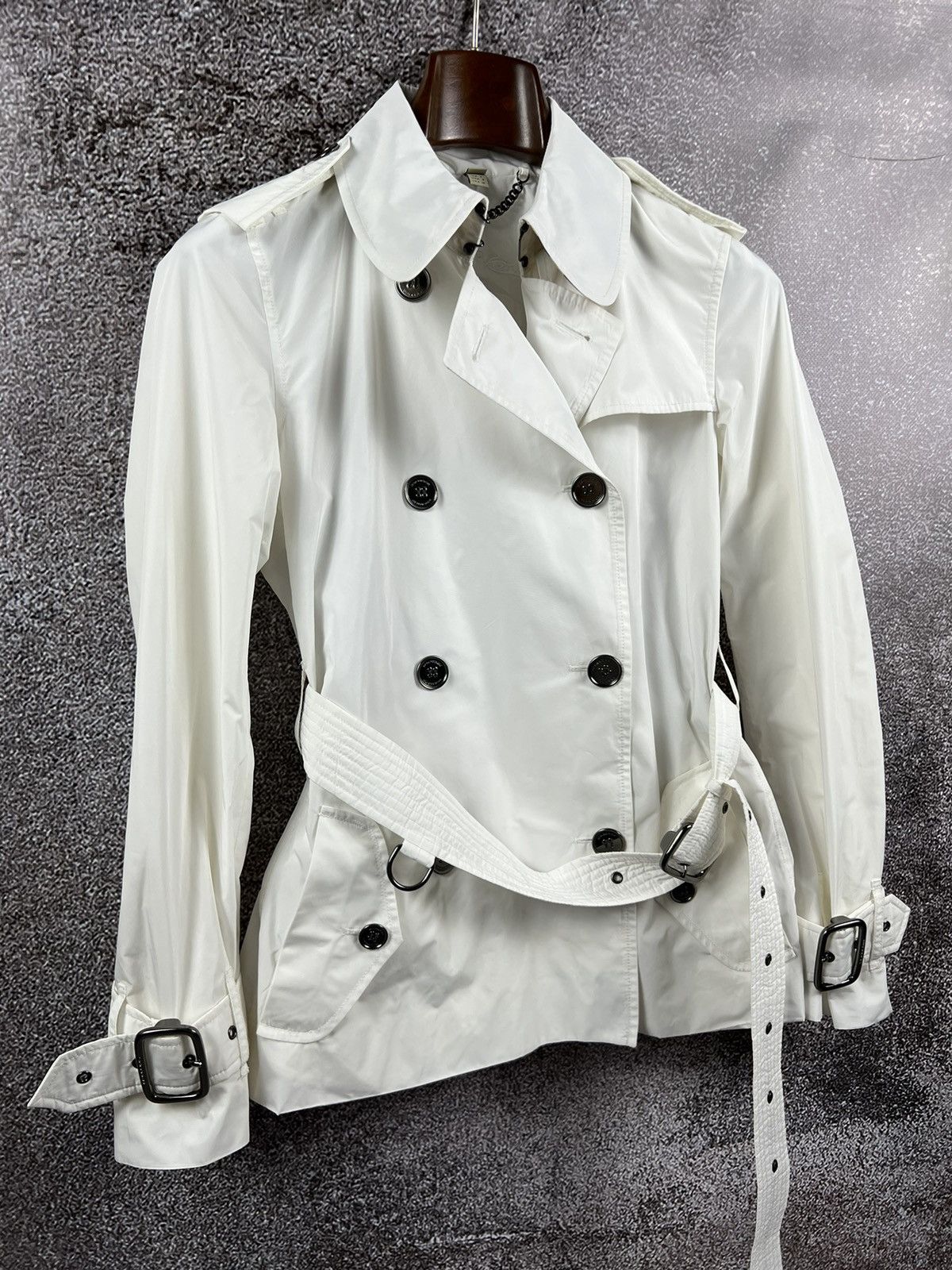 Burberry × Designer Burberry London women’s short Trench Coat double breasted Size XS / US 0-2 / IT 36-38 - 5 Thumbnail
