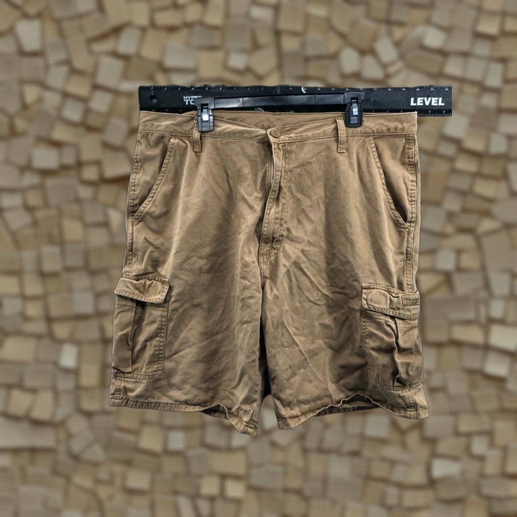 Wrangler Wrangler Cargo Shorts Mens Regular Size 38 Beige Medium Wash Cargo Shorts Men Jeans 5-Pocket Casual Belt Loops Distressed No Safety Verification: No Size US 38 / EU 54 - 1 Thumbnail