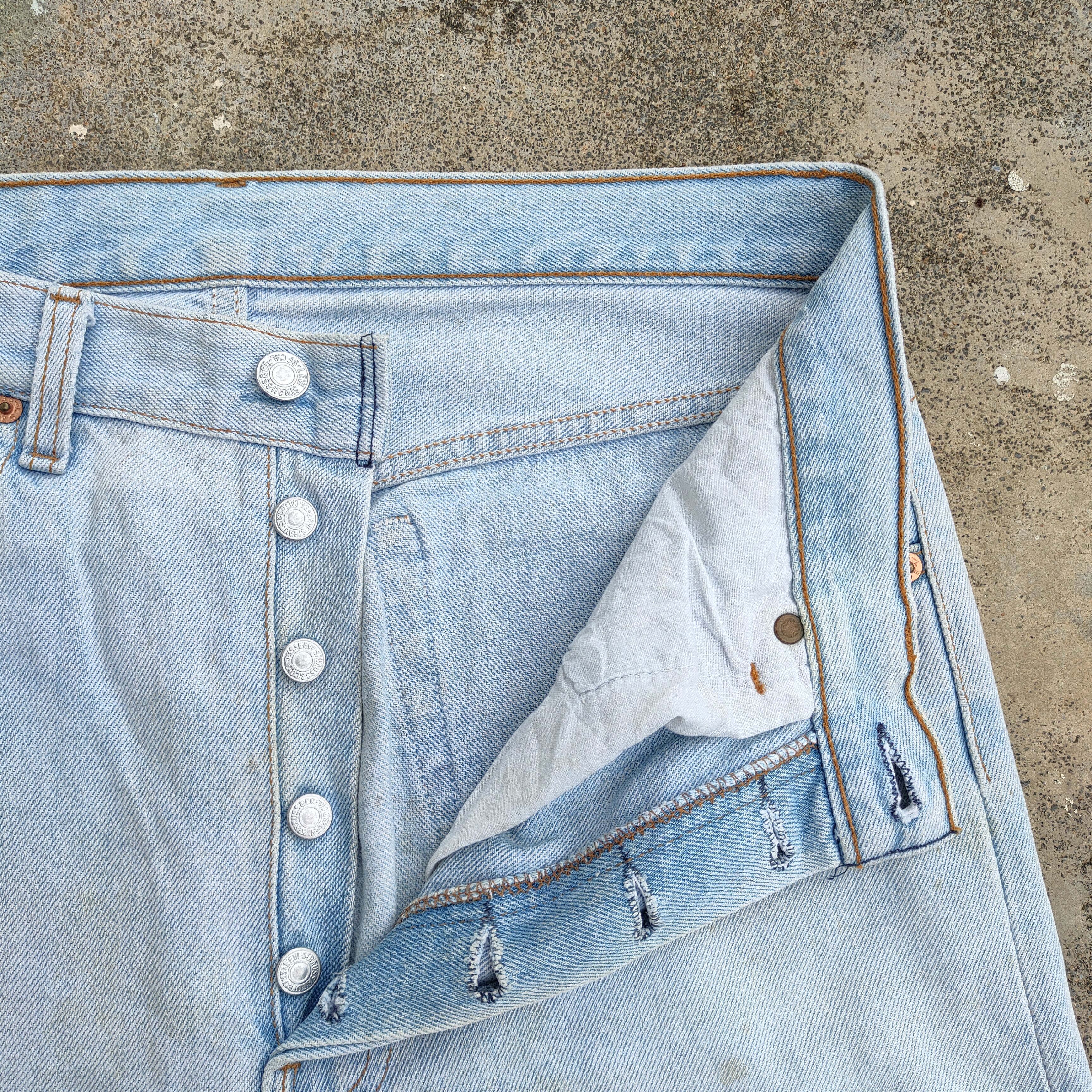 Levi's Vintage Clothing VINTAGE LEVI'S 501 USA LIGHT WASH RUSTY FADED JEAN DENIM Size US 32 / EU 48 - 5 Thumbnail