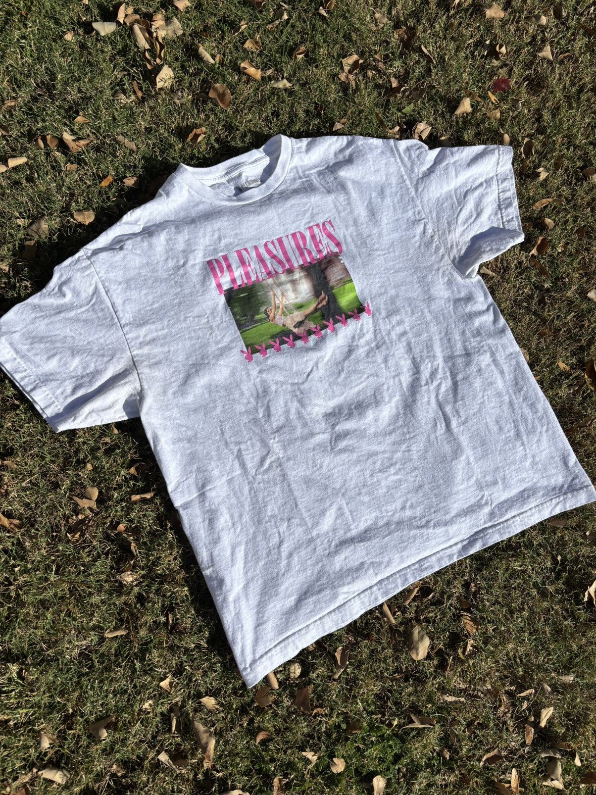 Playboy × Pleasures Pleasures X Playboy Swing tee ‘white’ Size US XL / EU 56 / 4 - 1 Thumbnail