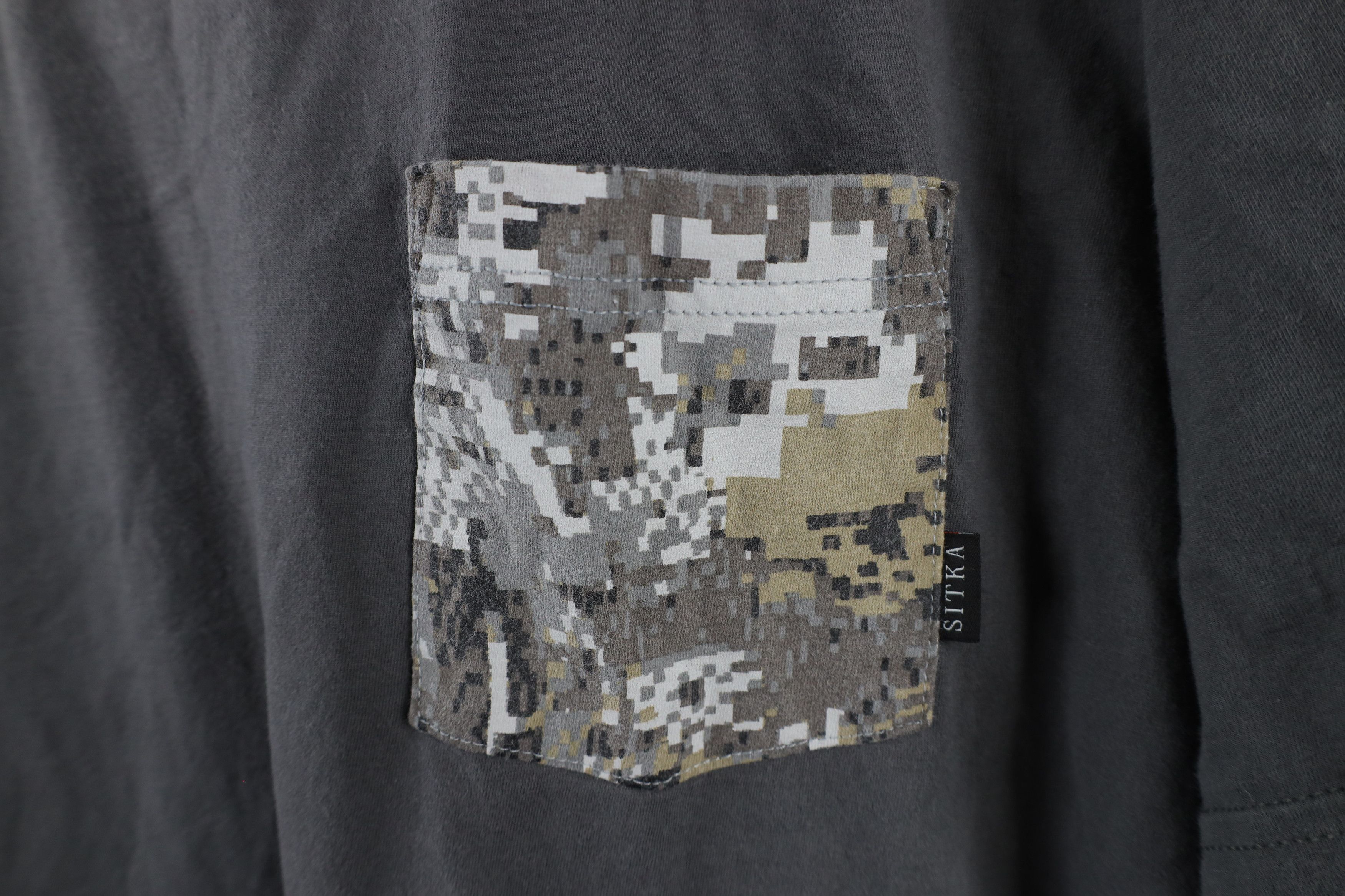 Vintage Sitka Gear Out Digital Camouflage Pocket T-Shirt AS IS Gray Size US XL / EU 56 / 4 - 4 Thumbnail