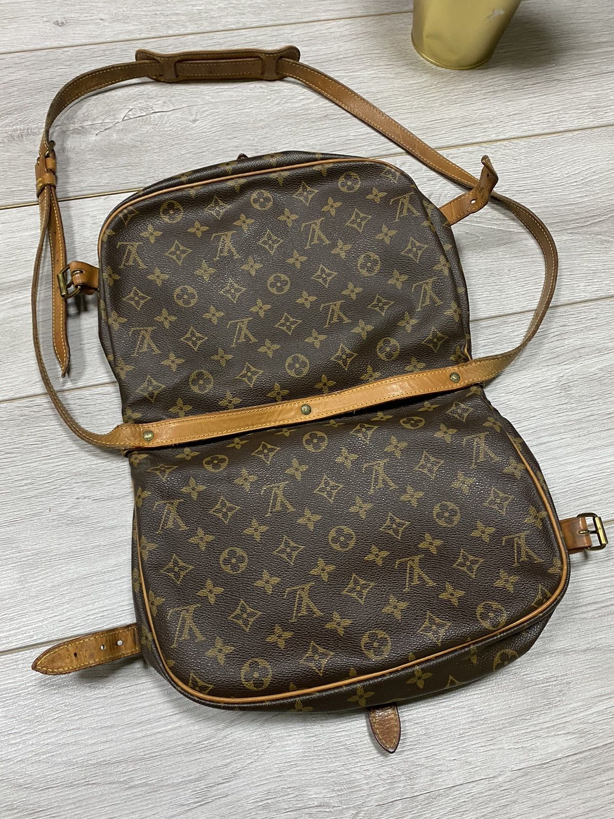 Louis Vuitton Louis Vuitton saumur crossbody bag LV monogram Size ONE SIZE - 6 Thumbnail