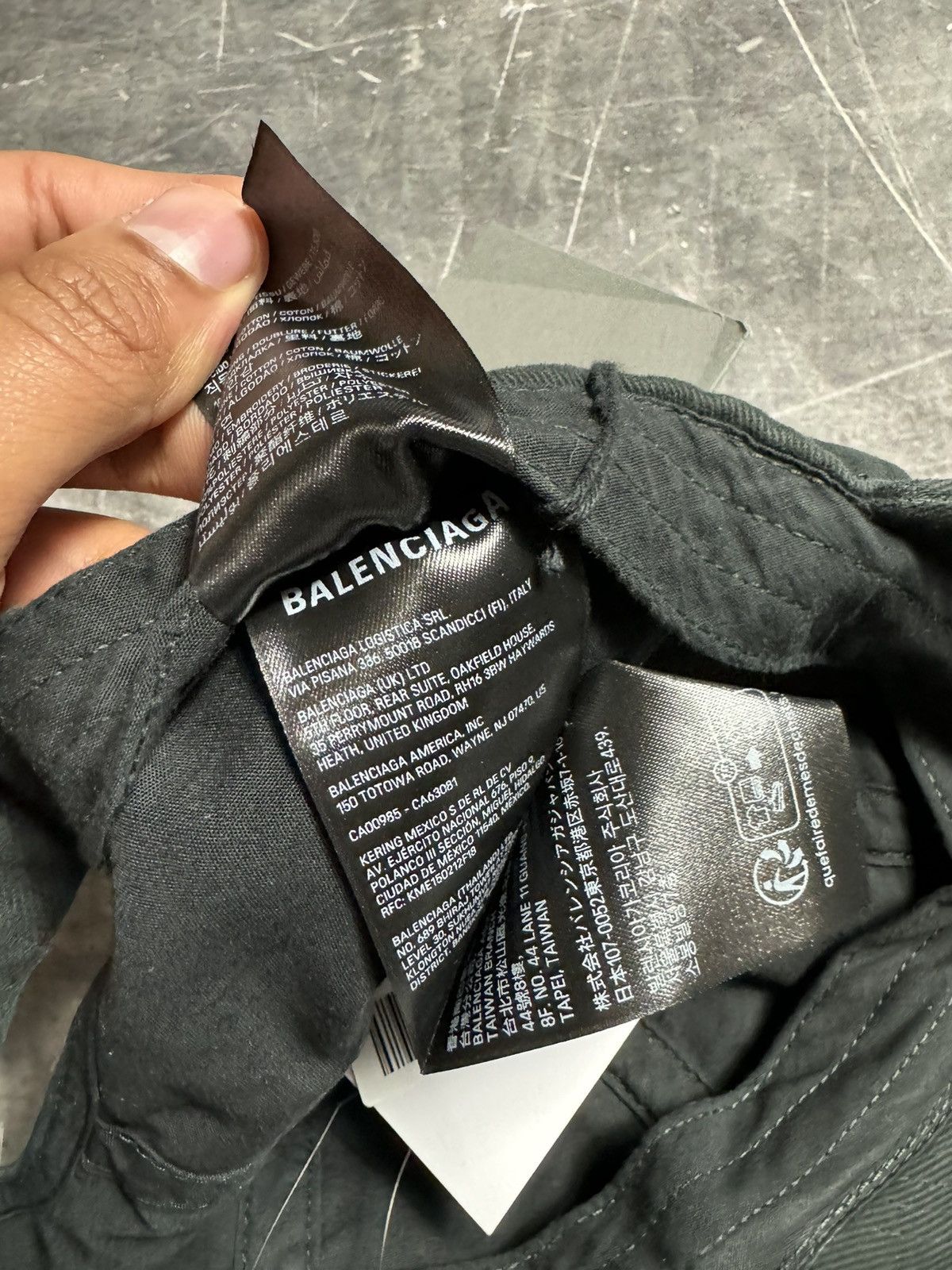 Balenciaga Balenciaga www.Balenciaga.com notched pierced hat Size ONE SIZE - 7 Thumbnail