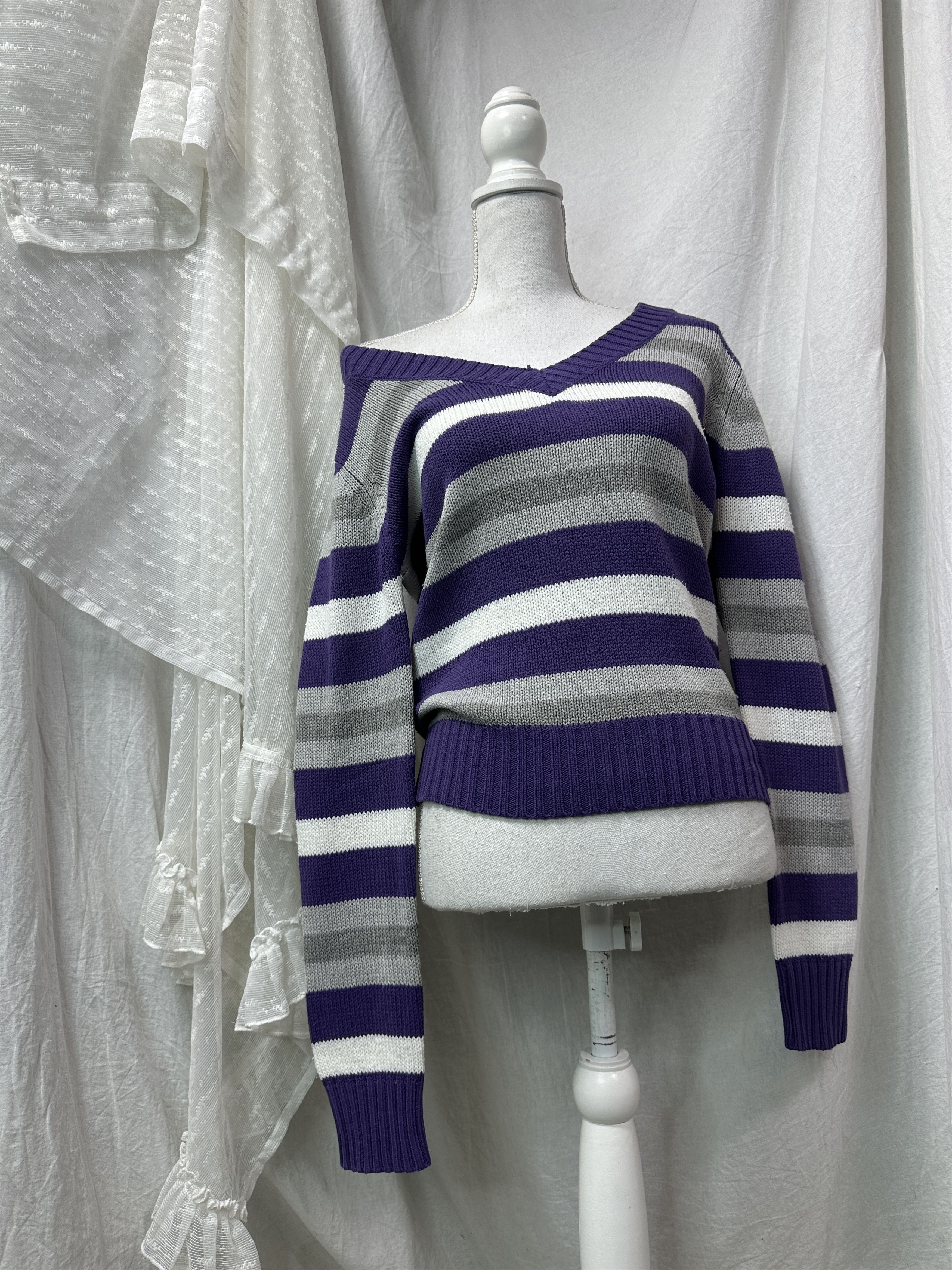 Vintage Vintage Vneck Striped Streetwear Sweater 00s Size S / US 4 / IT 40 - 1 Thumbnail