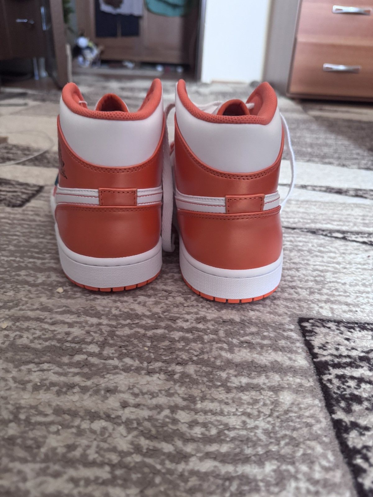 Jordan Brand Air Jordan 1 MID SE Electric Orange Size US 11.5 / EU 44-45 - 4 Thumbnail