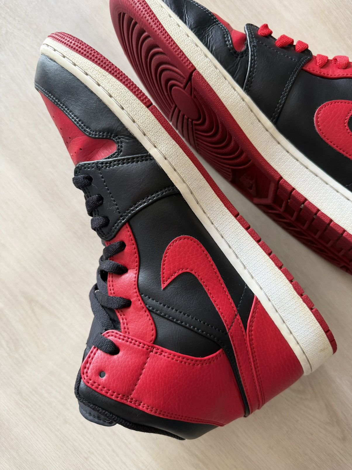 Jordan Brand Jordan 1 Mid Banned 2020 Sz 13 Size US 13 / EU 46 - 4 Thumbnail