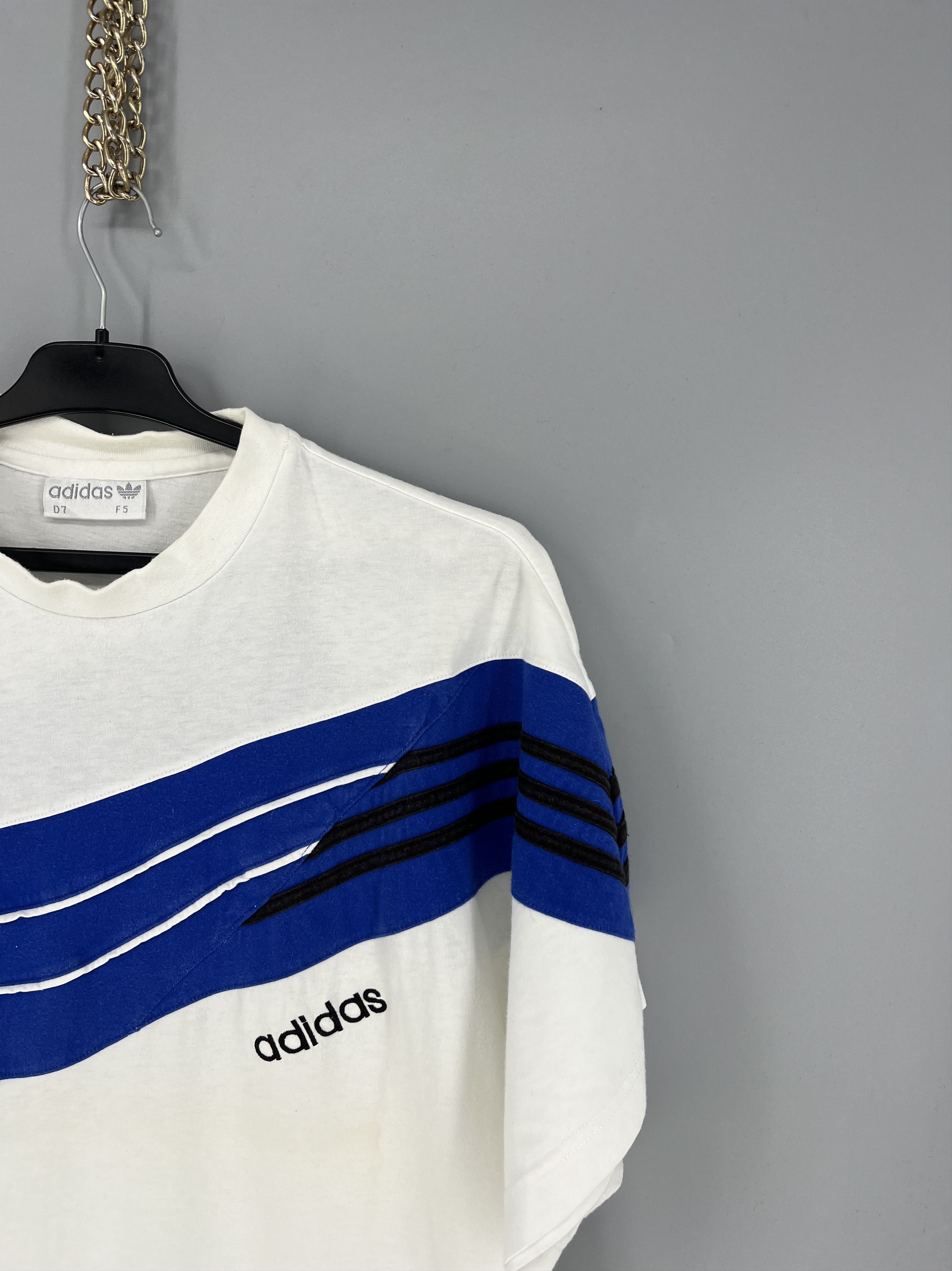 Adidas Adidas 90s streetwear vintage t-shirts size L Size US L / EU 52-54 / 3 - 5 Thumbnail
