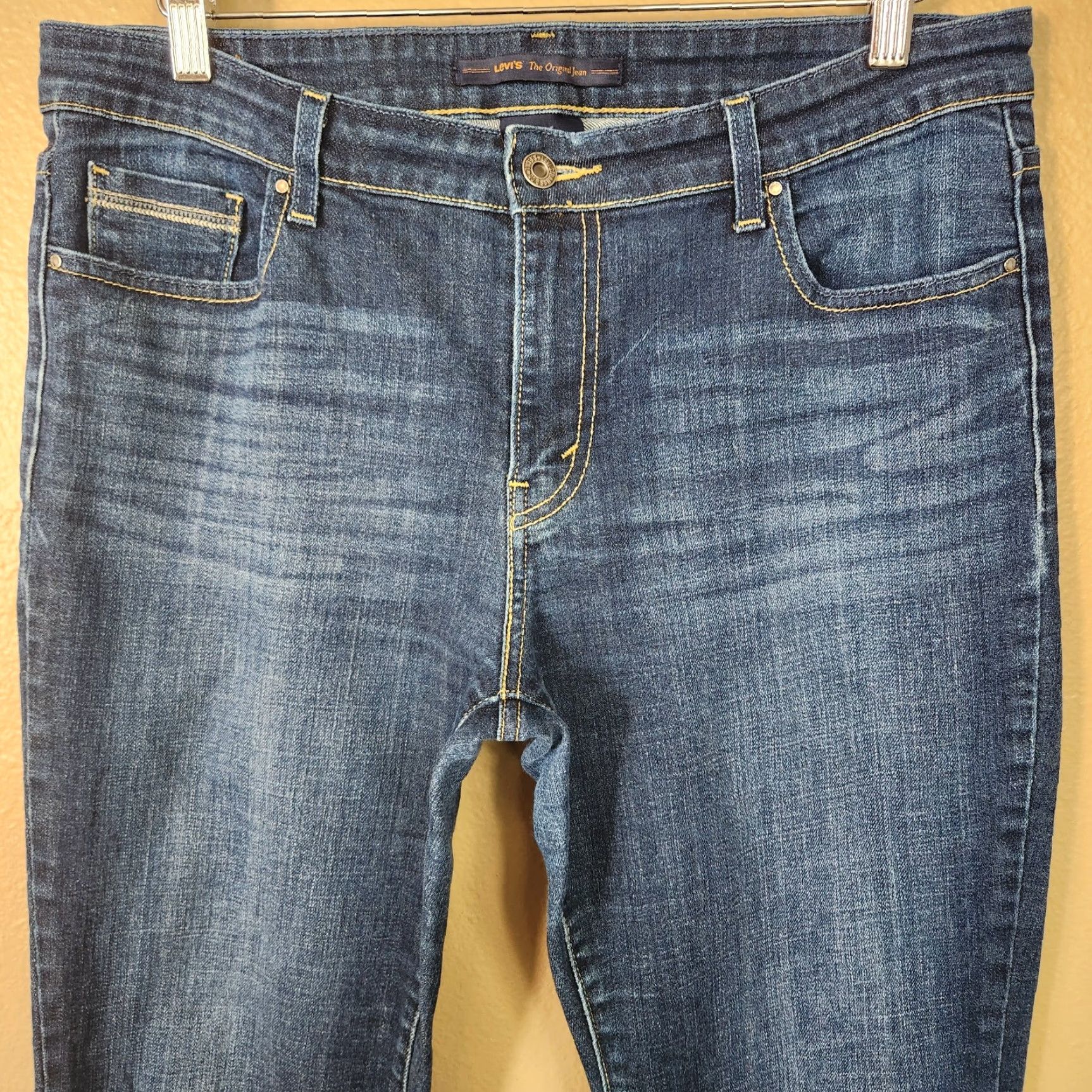 Levi's **Levi's Curvy Women's Medium Wash Denim Jeans Size 14** User: Levi's Curvy Women's Medium Wash Denim Jeans Size 14 Size 36" / US 14 / IT 50 - 2 Thumbnail