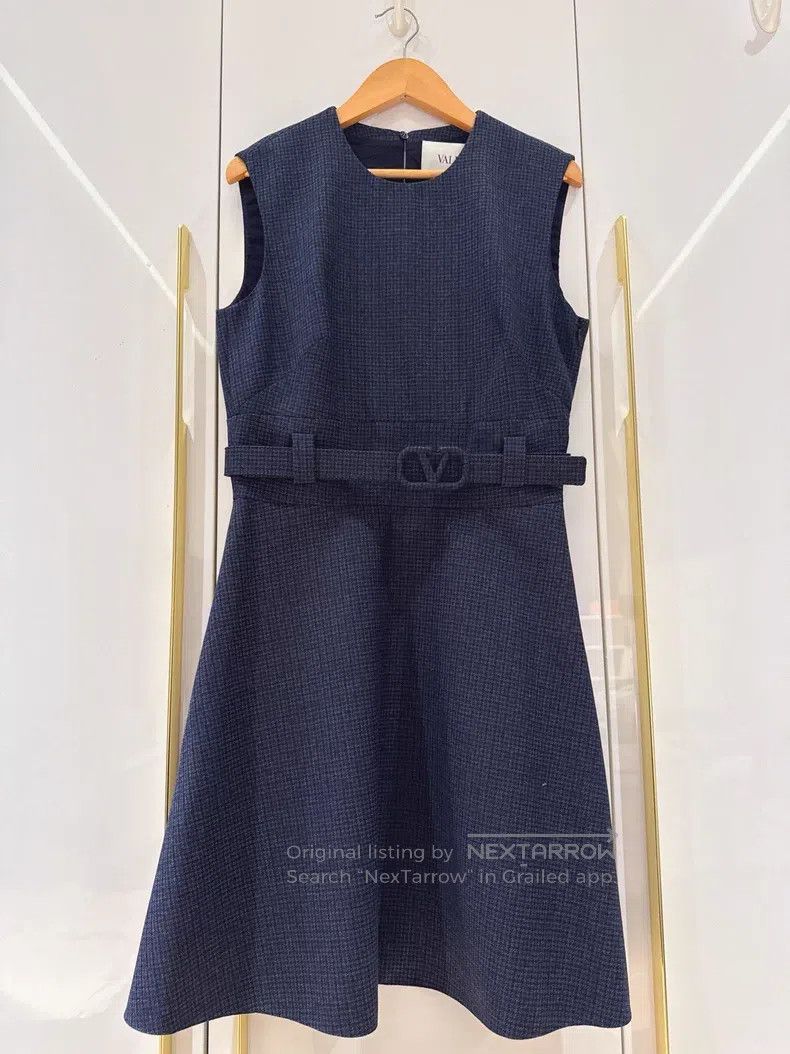 Valentino Valentino wool dress Size M / US 6-8 / IT 42-44 - 1 Thumbnail