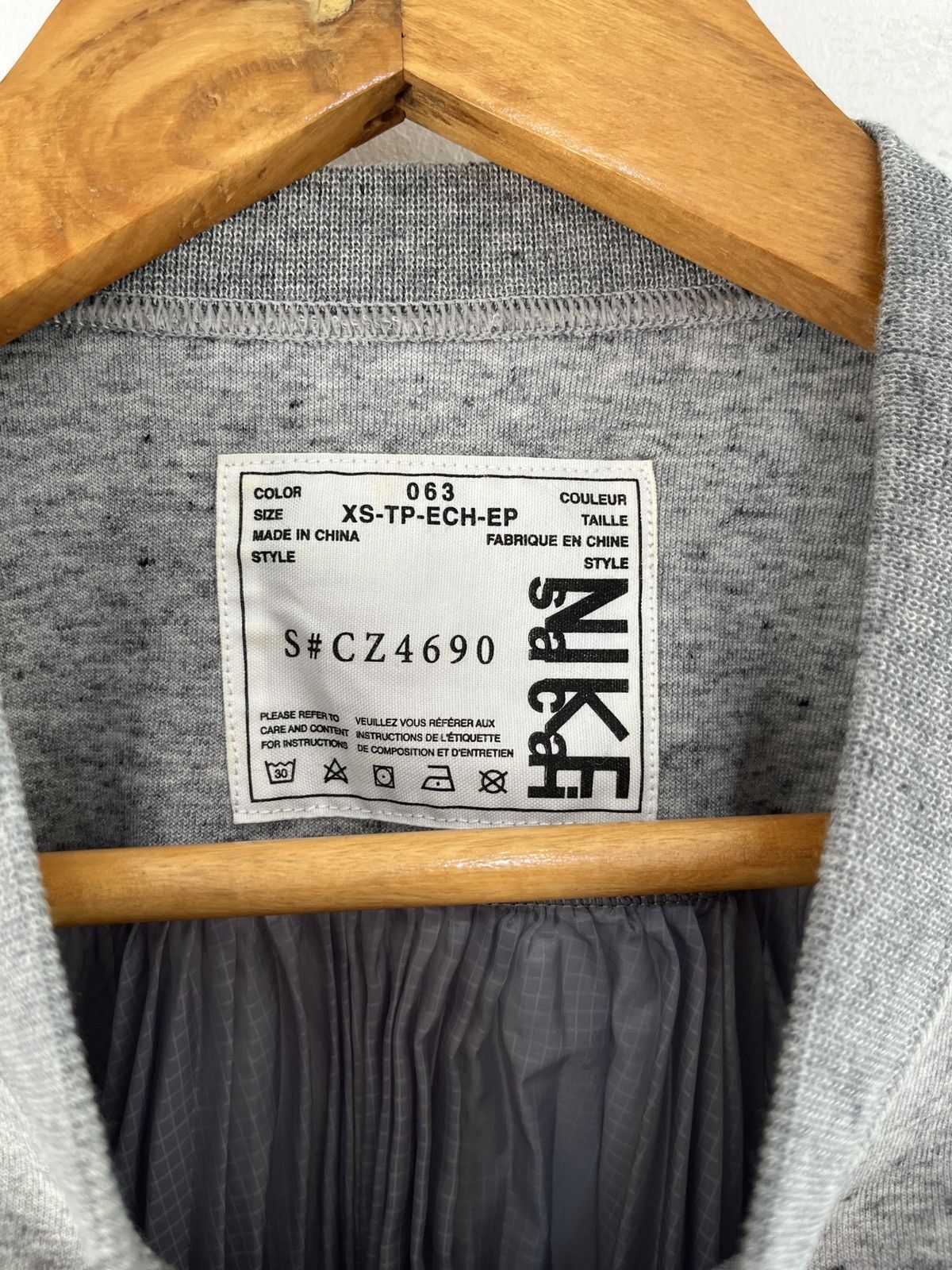 Nike × Sacai Grey Pleated T Shirt Size XS / US 0-2 / IT 36-38 - 7 Thumbnail
