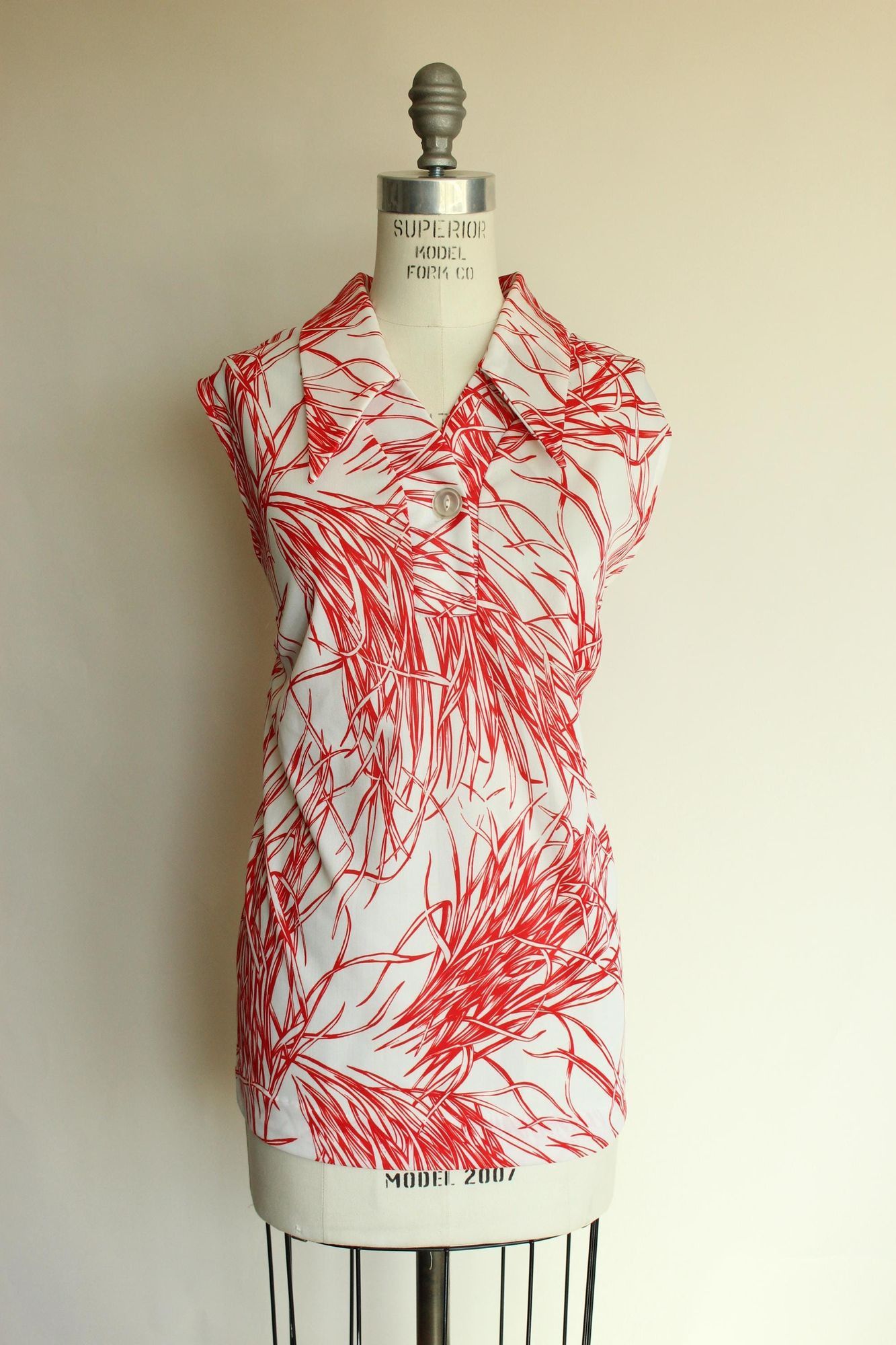 Vintage Vintage 1970s Top, Red and White Dagger Collar Botanical Pr Size XXL / US 16-18 / IT 52-54 - 2 Thumbnail