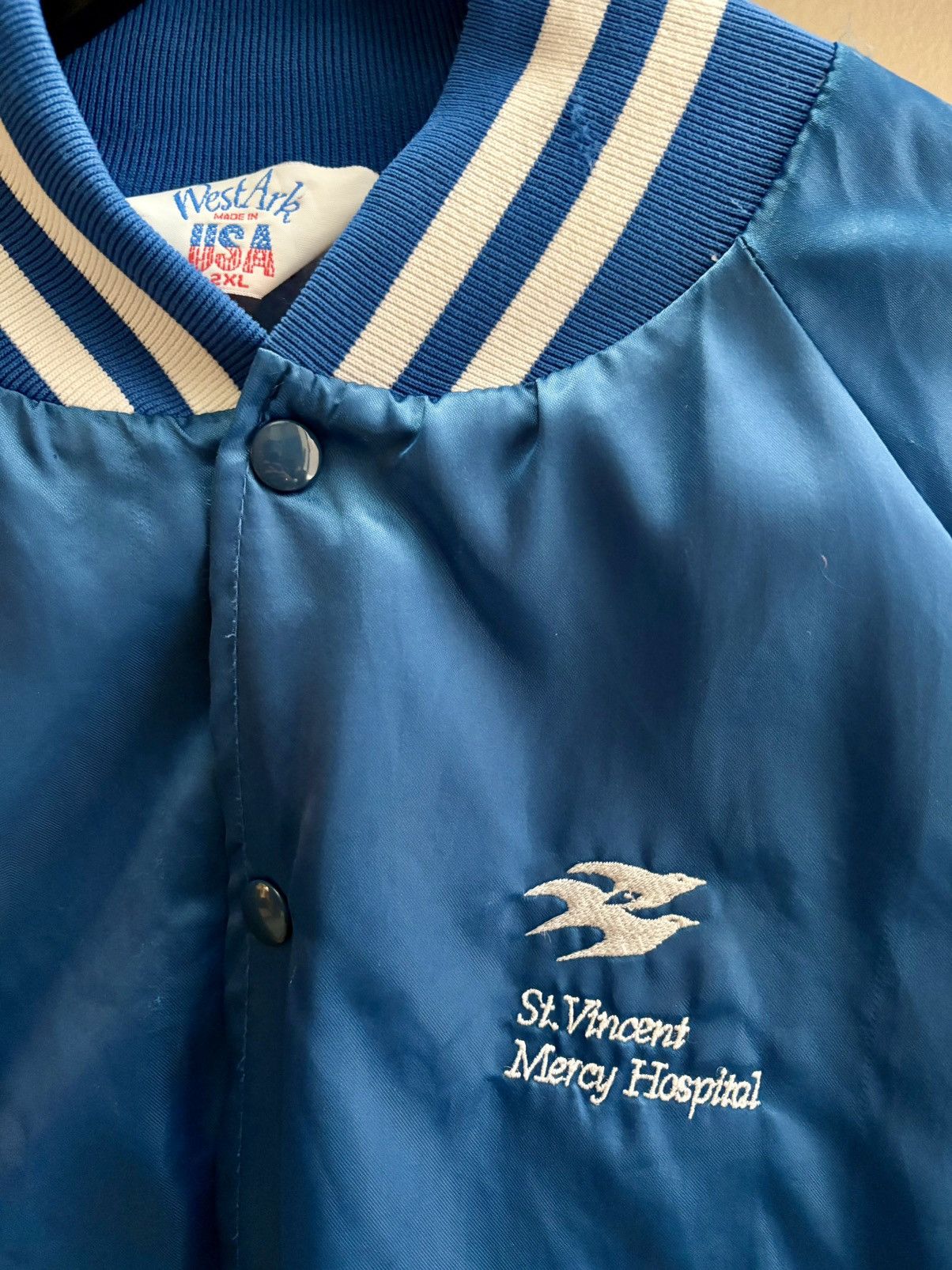Vintage West Ark VTG 80s St. Vincent Mercy Hospital satin jacket Size US XL / EU 56 / 4 - 3 Thumbnail