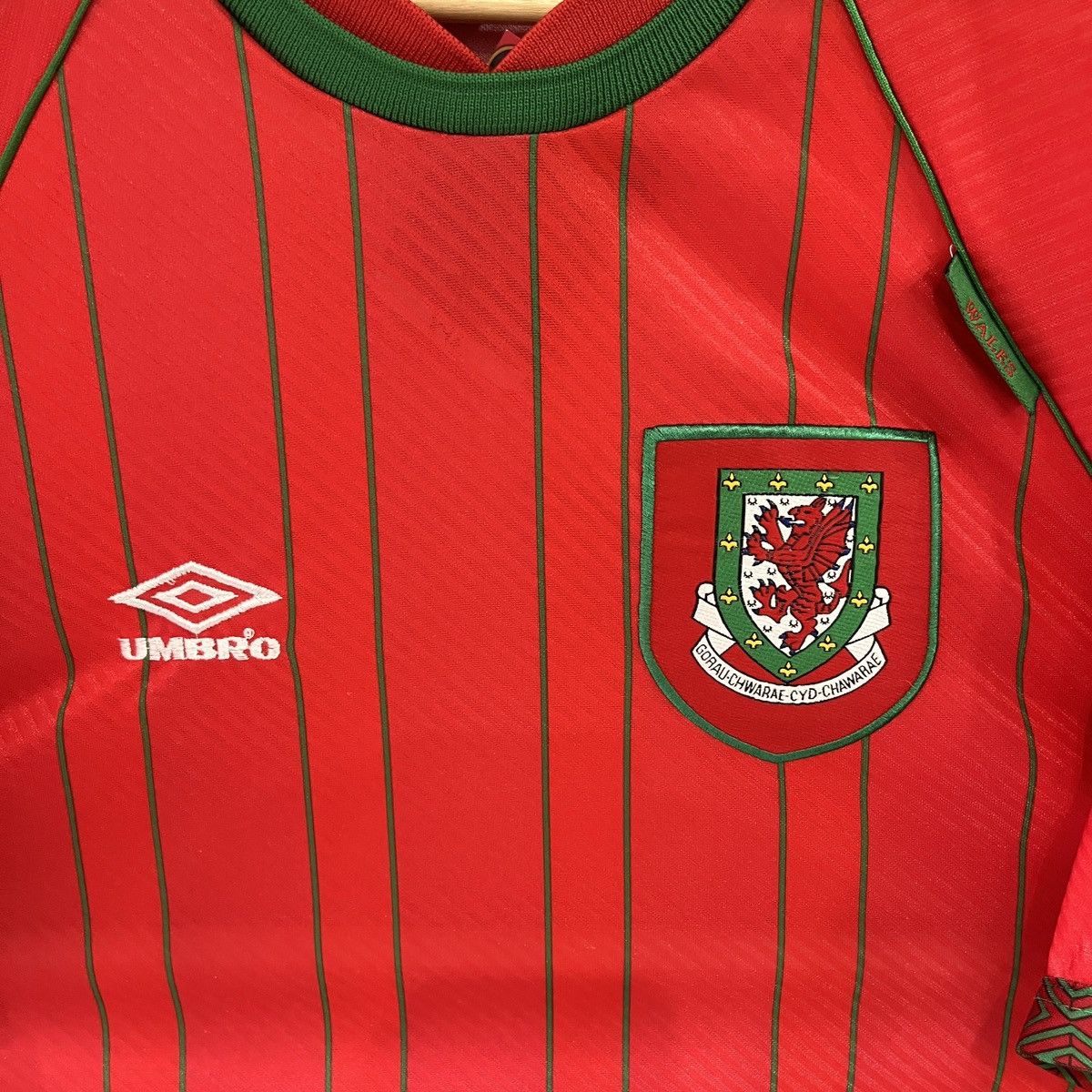 Umbro Vintage Wales 1994 Home Umbro Football Jersey Shirt Size US XL / EU 56 / 4 - 5 Thumbnail