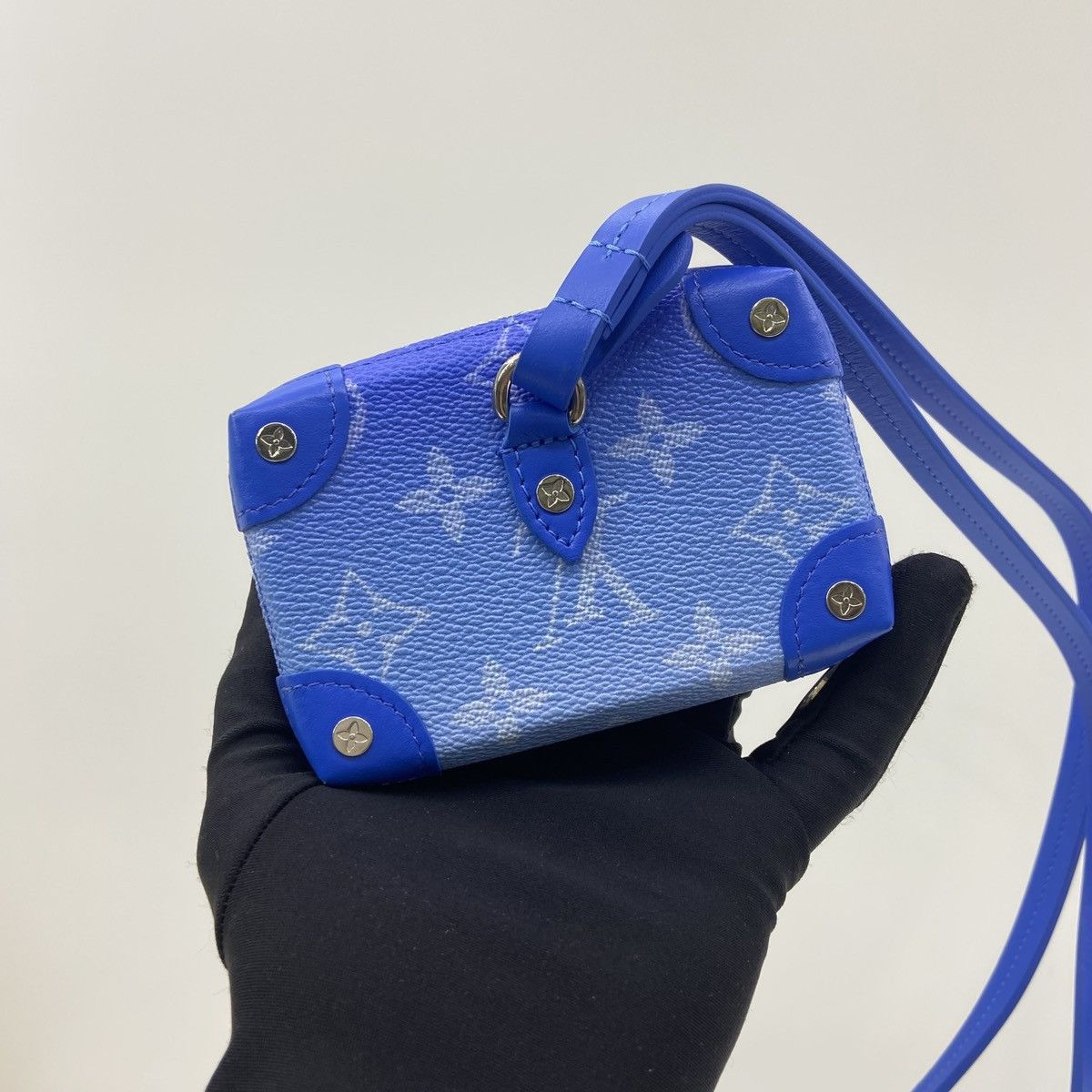 Louis Vuitton Authentic Louis Vuitton Clouds Soft Trunk Monogram Pouch Size ONE SIZE - 2 Thumbnail