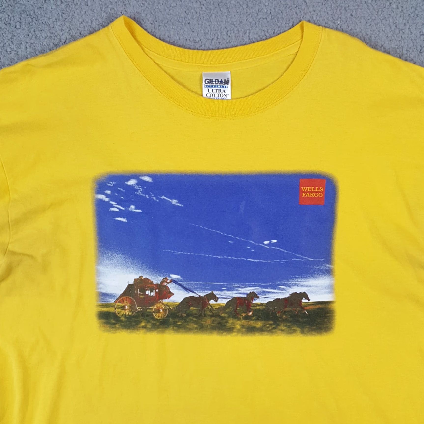 Gildan Vintage Wells Fargo Western Horse & Buggy Men's XL Cowboy T Shirt Southwestern Size US XL / EU 56 / 4 - 2 Thumbnail