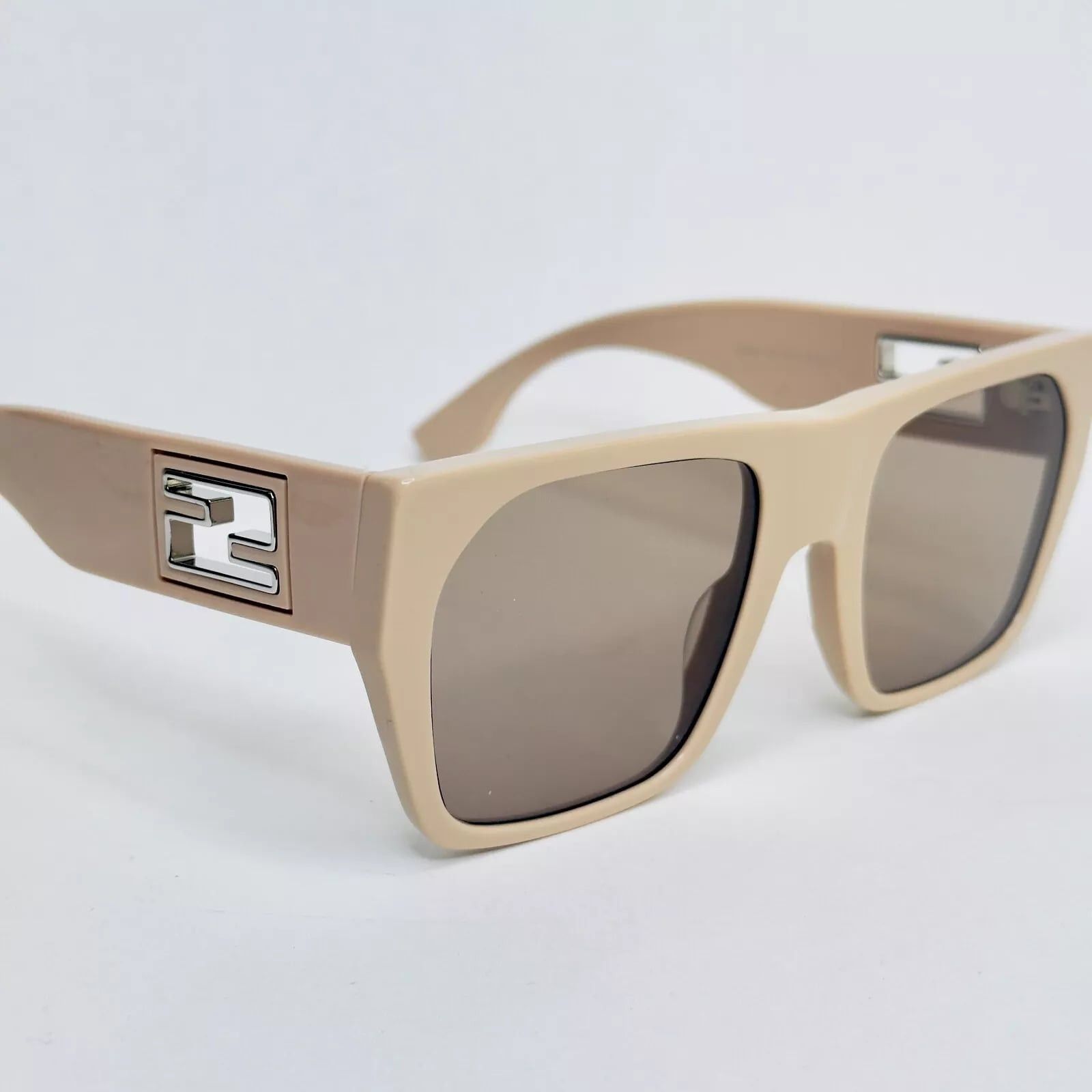 Fendi FENDI BAGUETTE Logo 40124 Beige Fashion Mask Chunky FE40124I Size ONE SIZE - 5 Thumbnail
