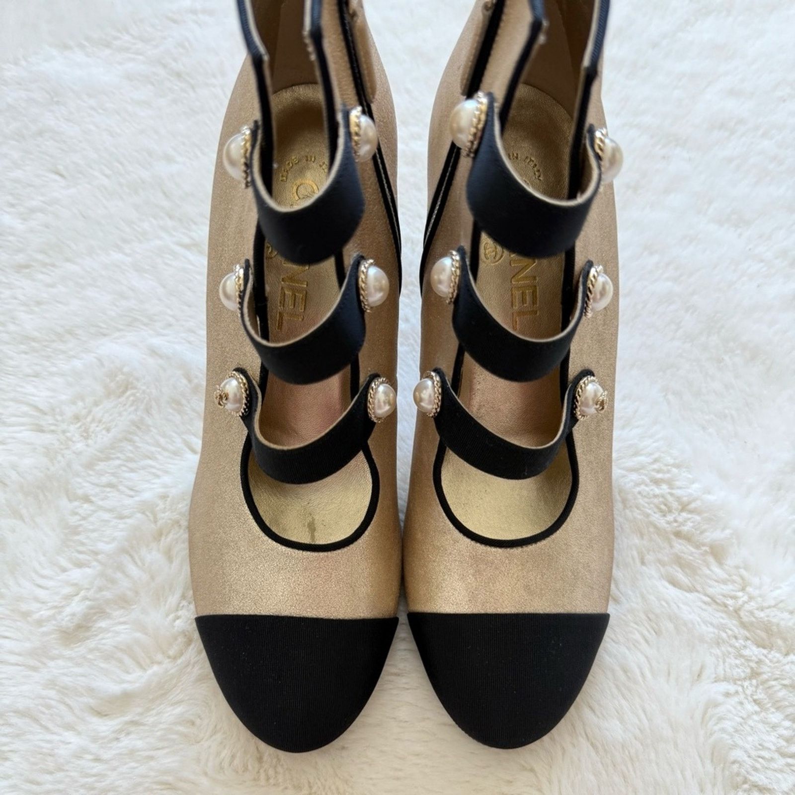 Chanel NEW!! Chanel 2018 Gold Pearl Button Boots Heels 38 EU 1400$ Size US 8 / IT 38 - 4 Thumbnail
