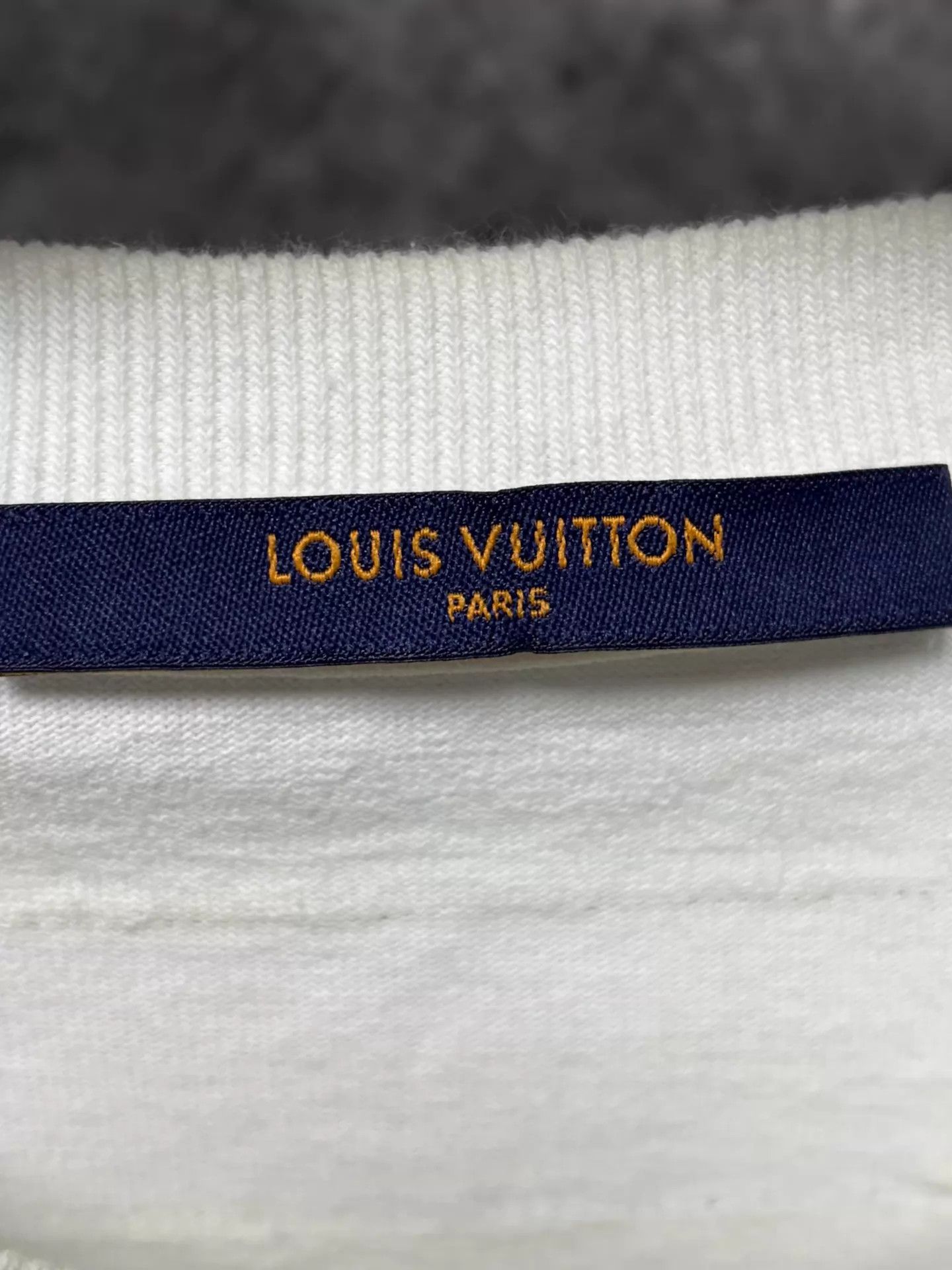 Louis Vuitton LV white short sleeve tee L like new Size US L / EU 52-54 / 3 - 3 Thumbnail