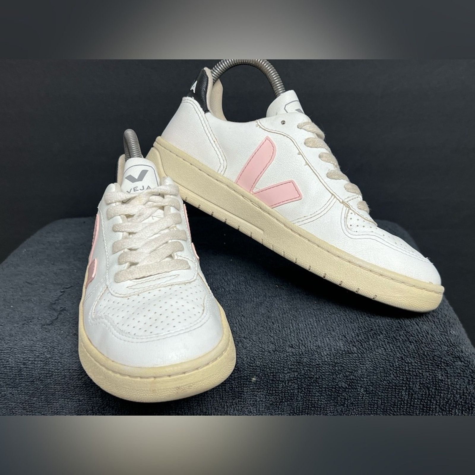 Veja VEJA Women’s V-10 CWL WHITE PETALE Shoes Size 6 RETAIL $120 Size US 6 / IT 36 - 4 Thumbnail