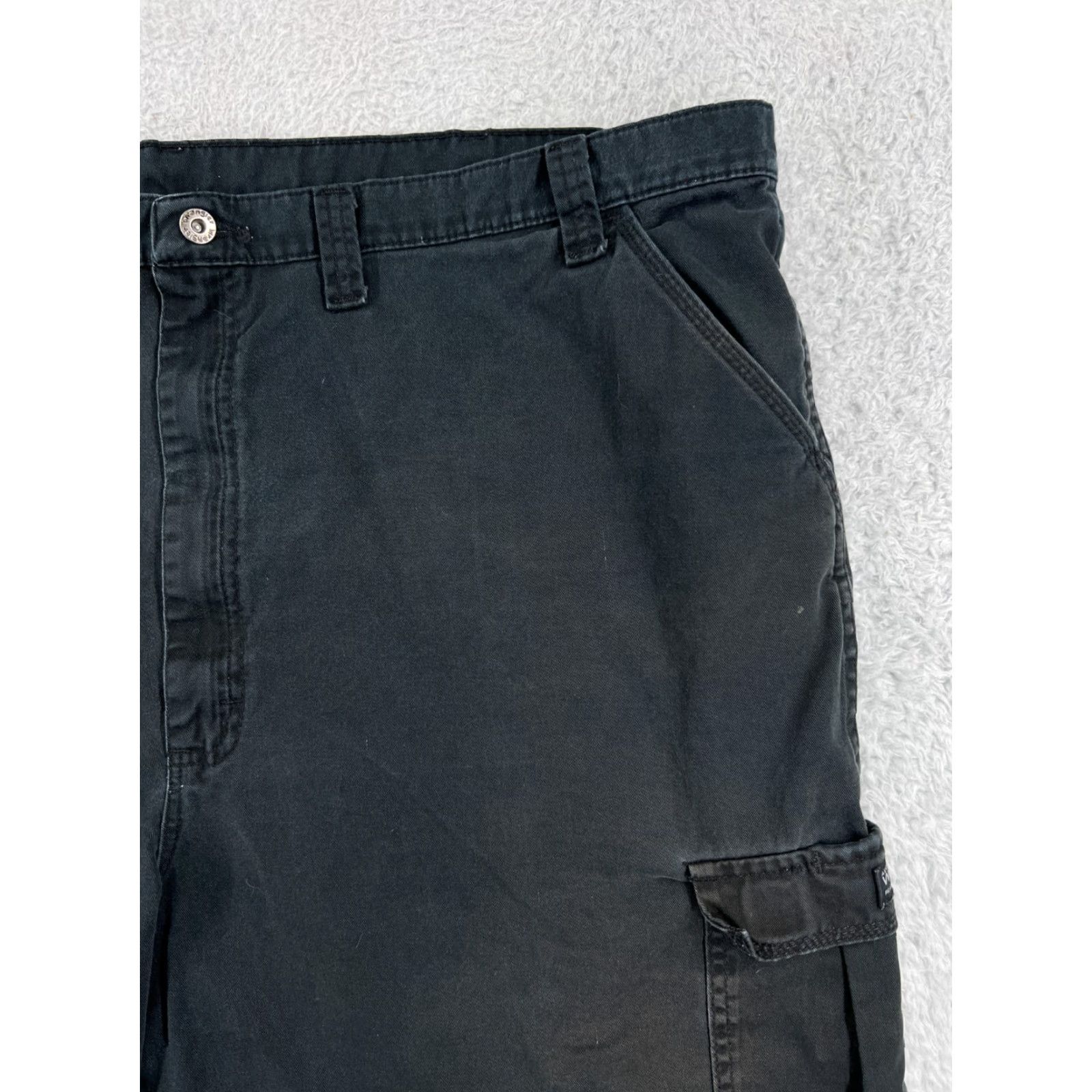 Wrangler Wrangler Shorts Mens 46 Black 100% Cotton Blend Cargo Hiking Camping Fishing Cargo Pocket inches inseam 9 in Regular Cotton Wrangler Men Black 46 Size US 30 / EU 46 - 5 Thumbnail