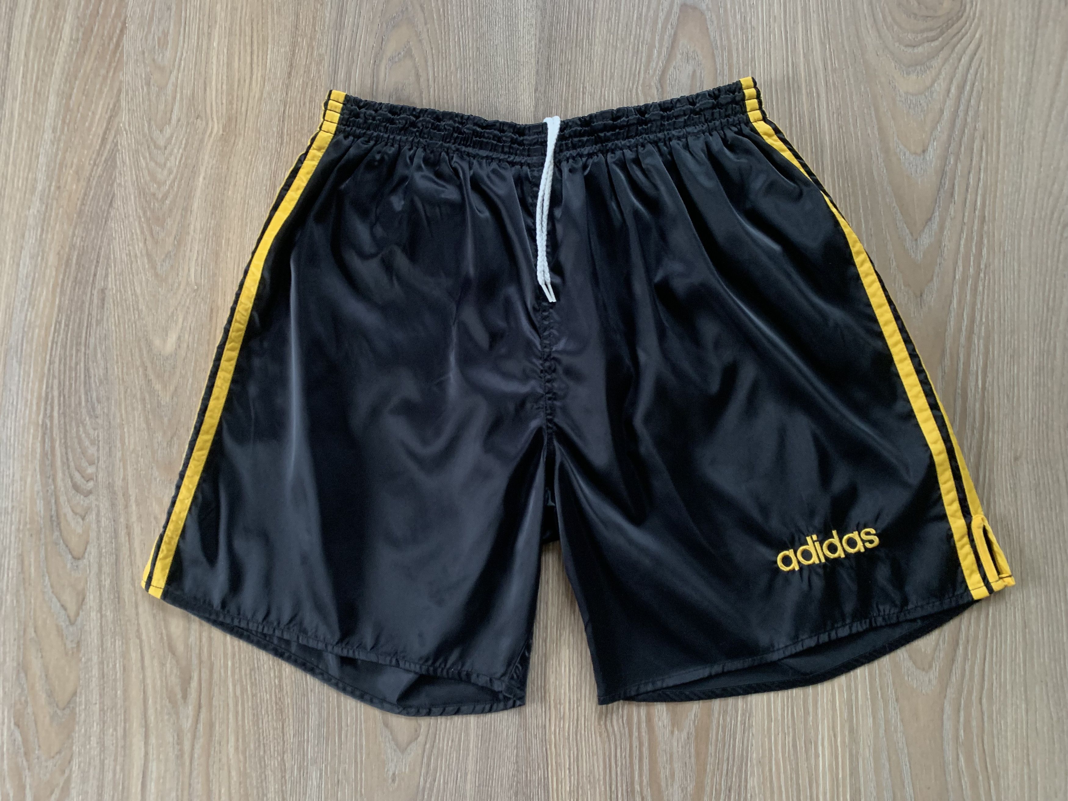 Adidas × Vintage Adidas Rare Nylon Black Yellow Stripe Shorts Size US 38 / EU 54 - 3 Thumbnail