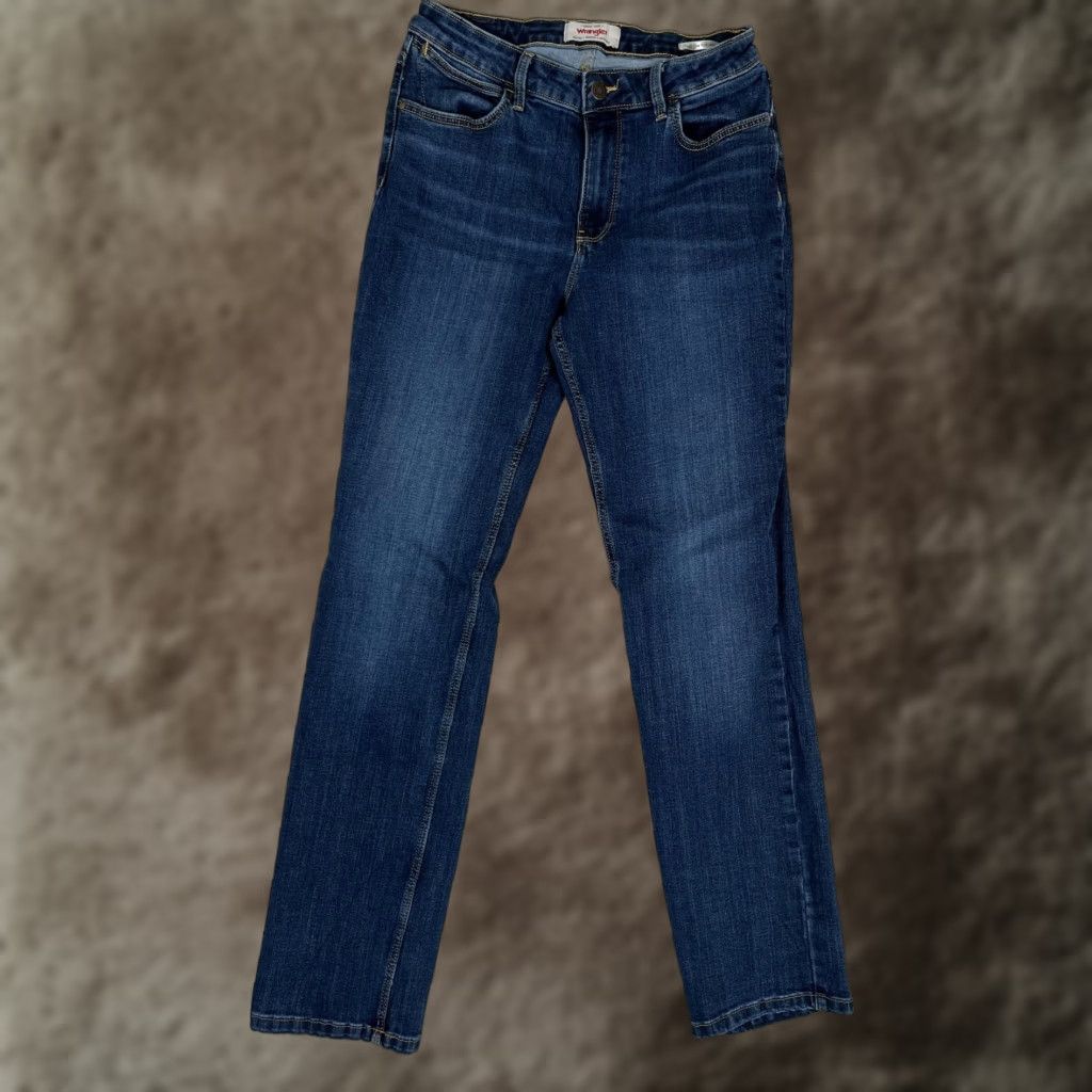 Wrangler Wrangler Jeans Womens 6x34 High Rise True Straight Denim Medium Wash Stretch 5-Pocket Blue Regular Waist 26 in Inseam 34 in Size 28" / US 6 / IT 42 - 1 Thumbnail