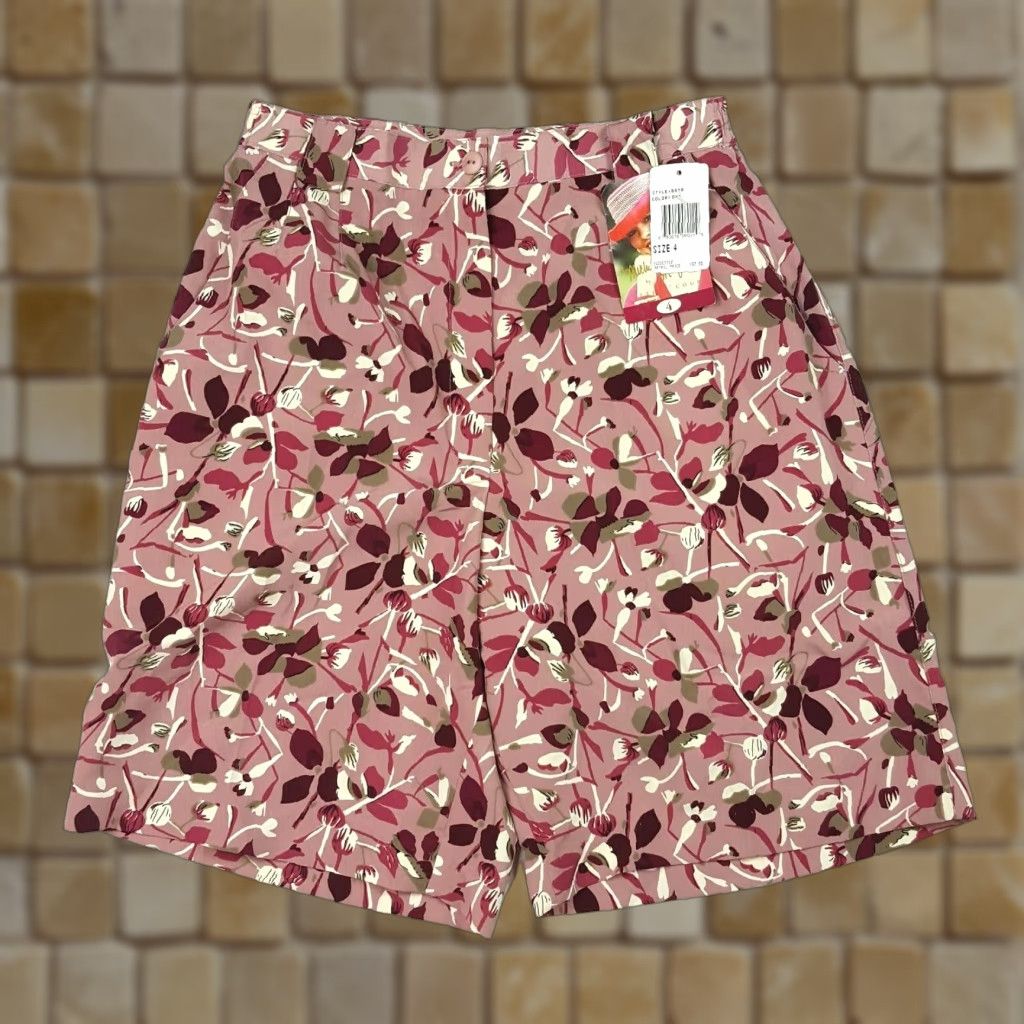 Vintage VINTAGE Bette & Court Golf Women’s Size 4 Pink Cherry Blossom Retro Outdoor Shorts Size 26" / US 2 / IT 38 - 1 Thumbnail