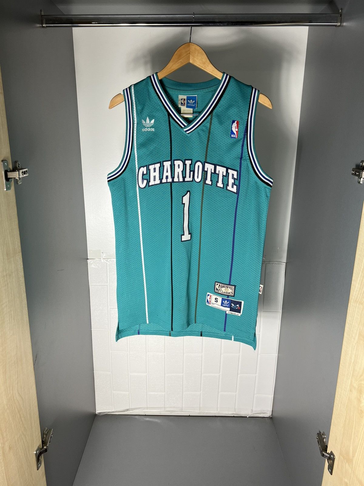 Adidas VINTAGE ADIDAS ORIGINAL CHARLOTTE NBA RETRO JERSEY Y2K 90s Size US S / EU 44-46 / 1 - 7 Thumbnail