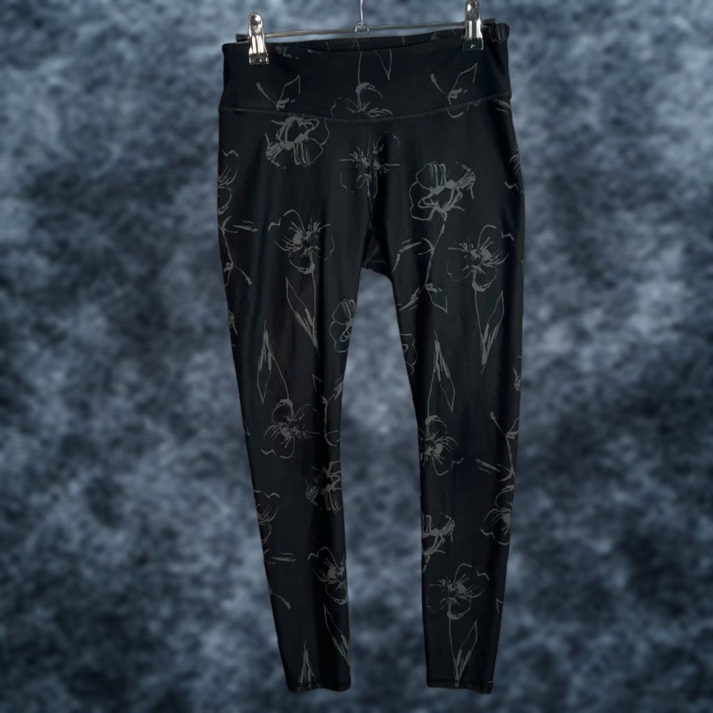 Fabletics VINTAGE Fabletics Womens XS Black Floral Print High-Waisted Leggings Size 26" / US 2 / IT 38 - 1 Thumbnail